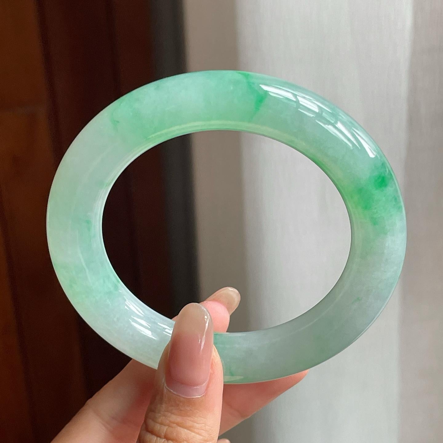 糯冰种飘绿花翡翠胖圆条手镯（56mm）（yc196575）