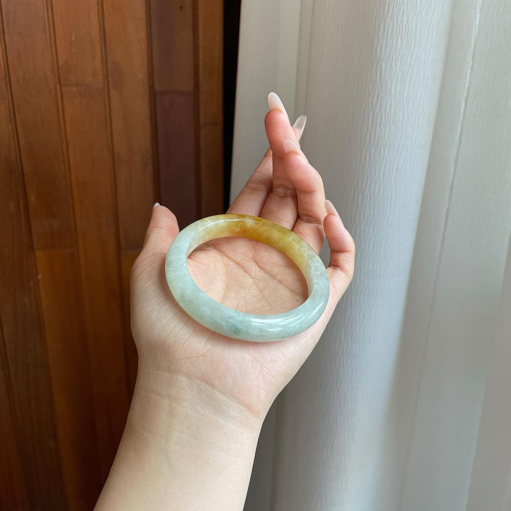 糯冰带黄翡翡翠平安镯（56.6mm）（yc272877）