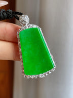 18k金镶糯冰满绿翡翠无事牌（yc241845）