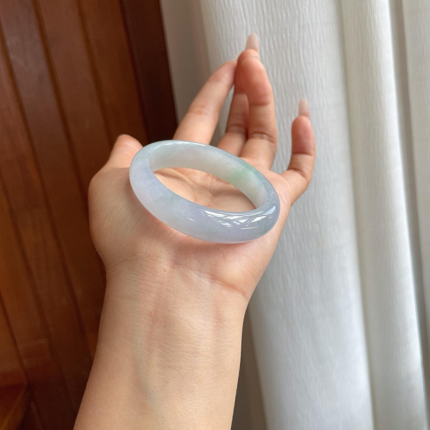 冰种淡春彩翡翠贵妃镯（53.5mm）（yc311334）