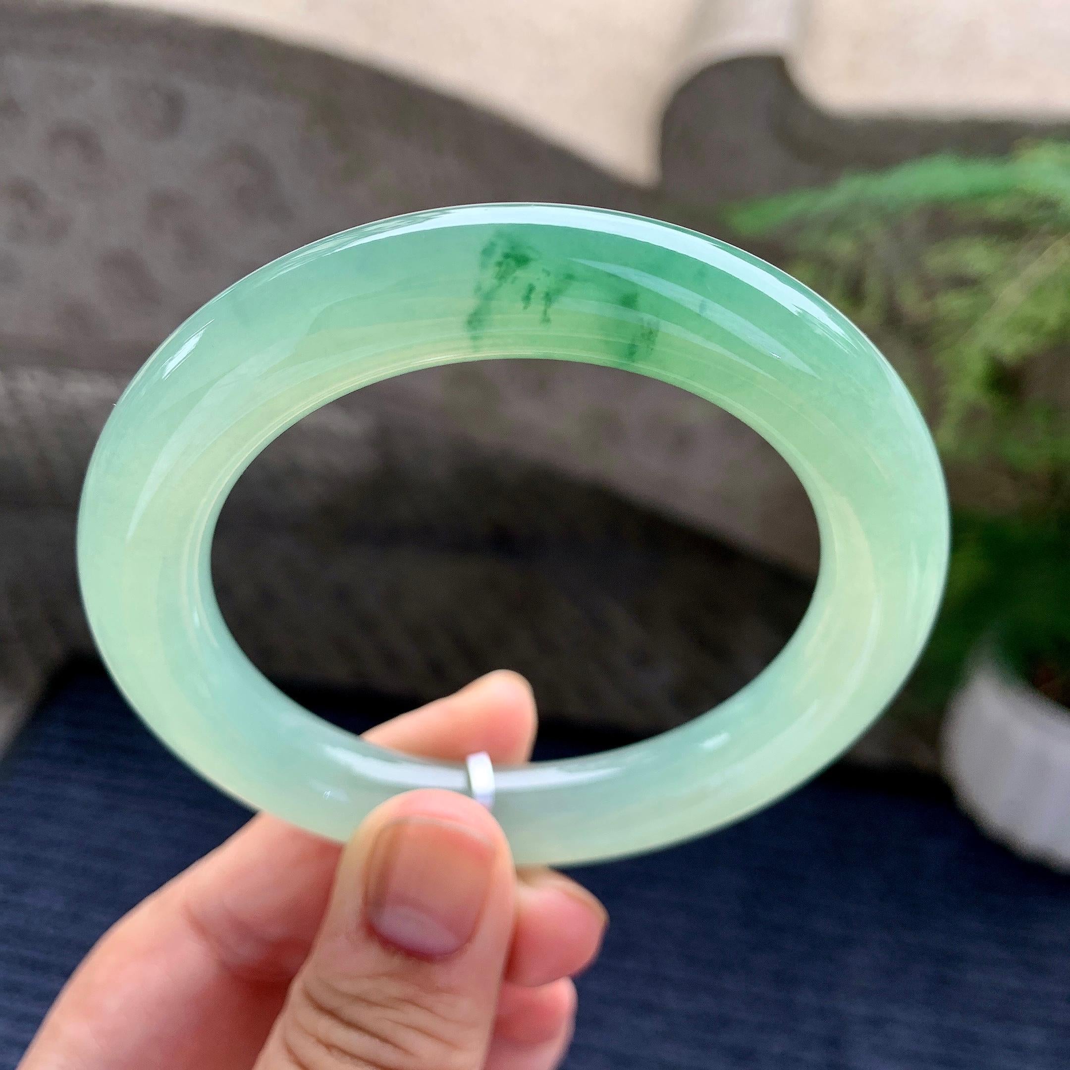 糯冰种晴底飘花圆条手镯（55.4mm）（yc228508）