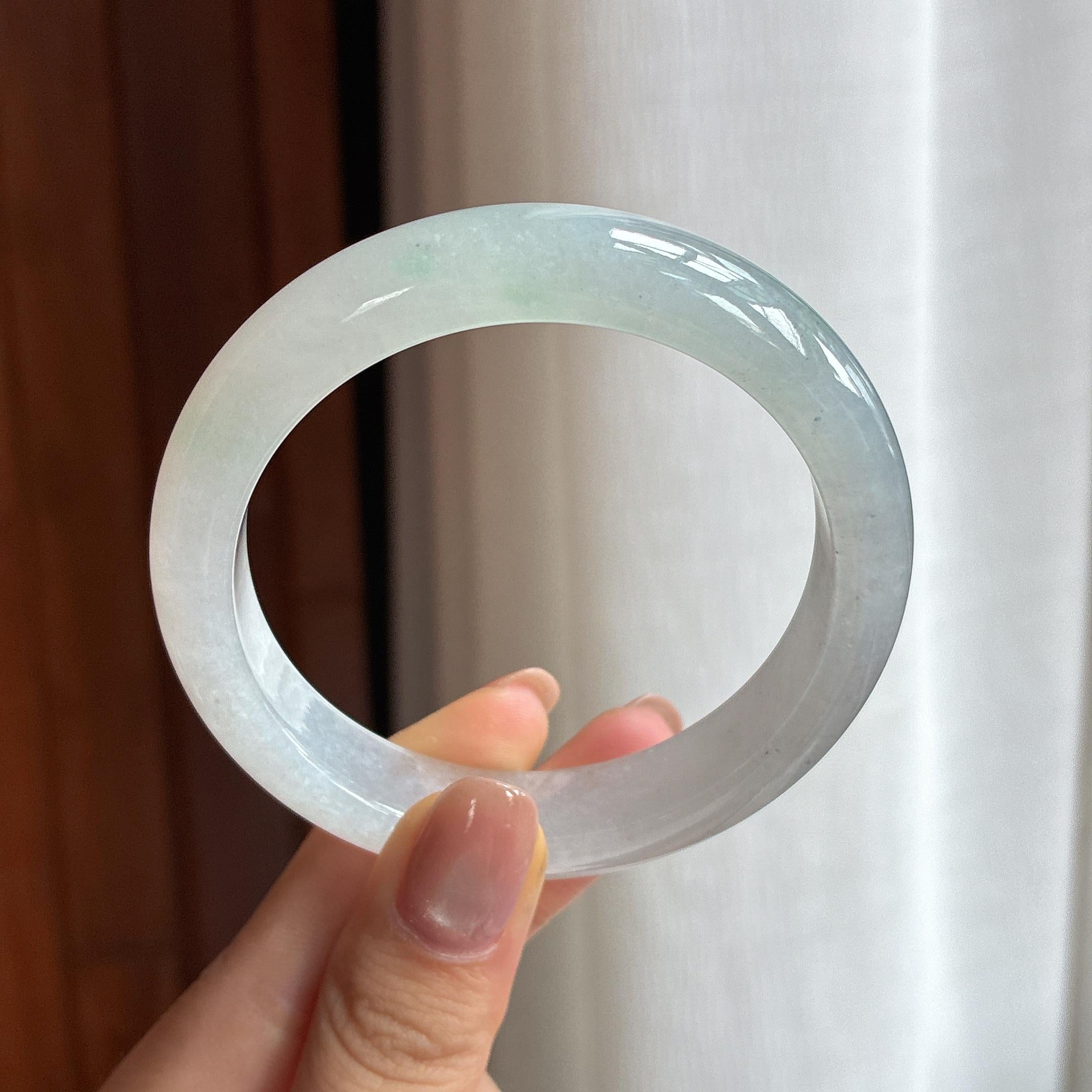 糯冰淡底色翡翠平安镯（55.7mm)（yc424327）