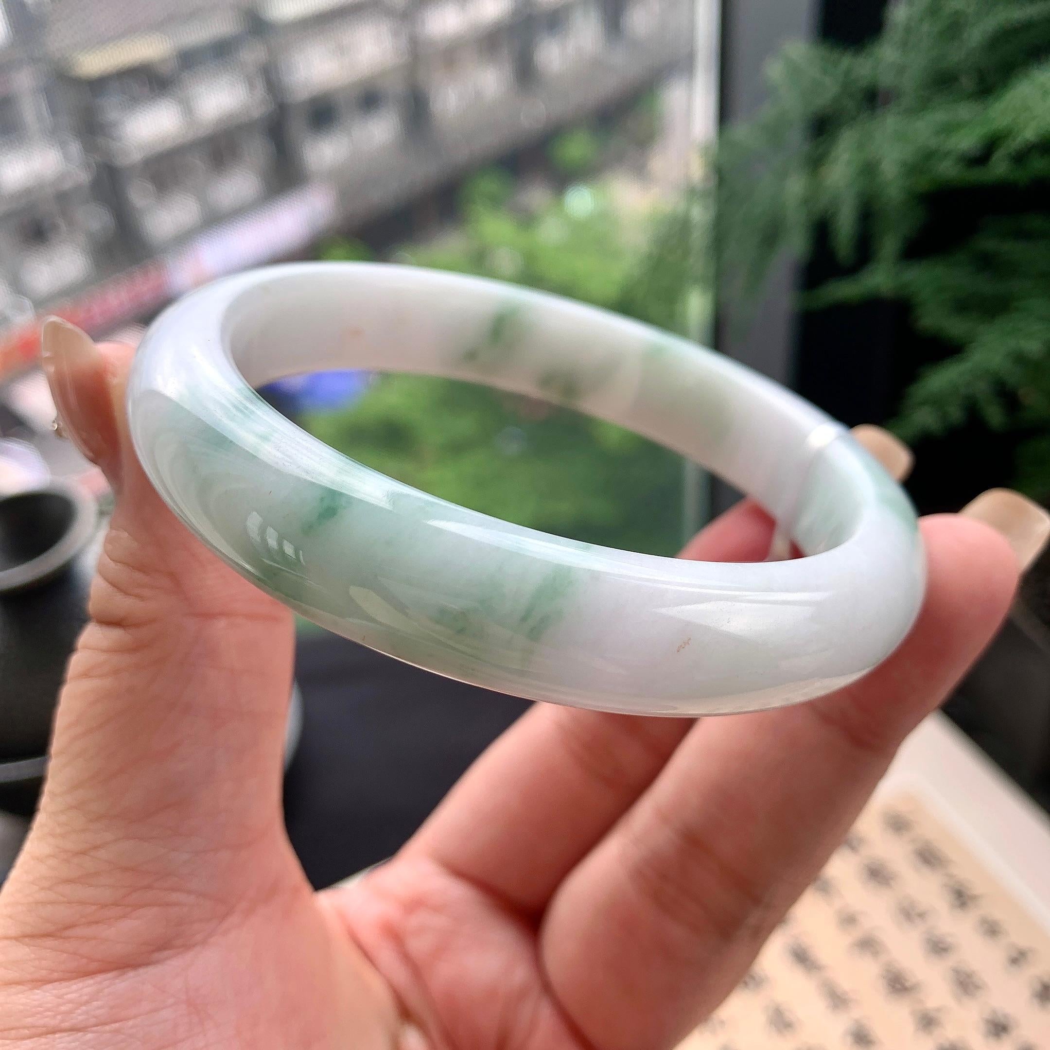 大圈口 细糯种飘绿花正圈平安镯 61.5圈口 天然缅甸A货翡翠（yc477614）