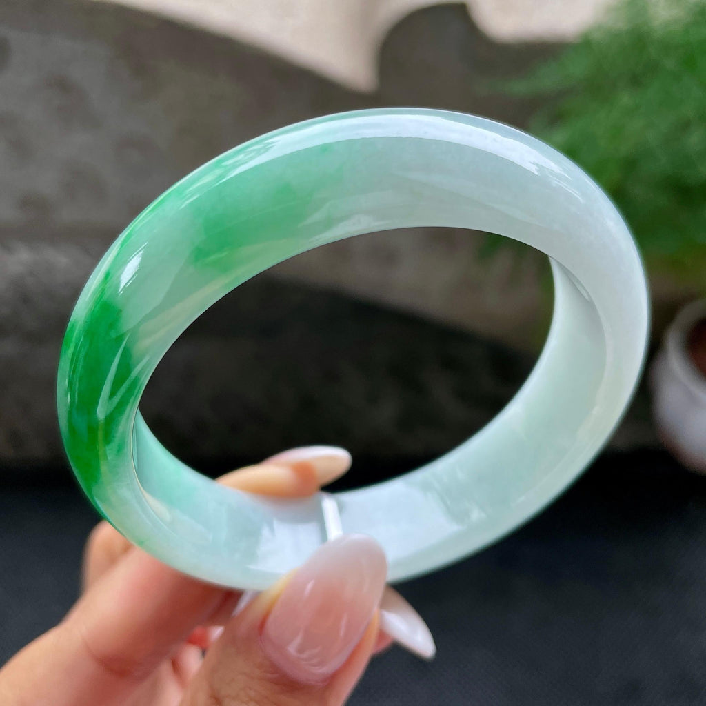 大圈口    细糯种飘绿正圈宽版轮胎手镯    58.2圈     天然缅甸A货翡翠（yc413293）