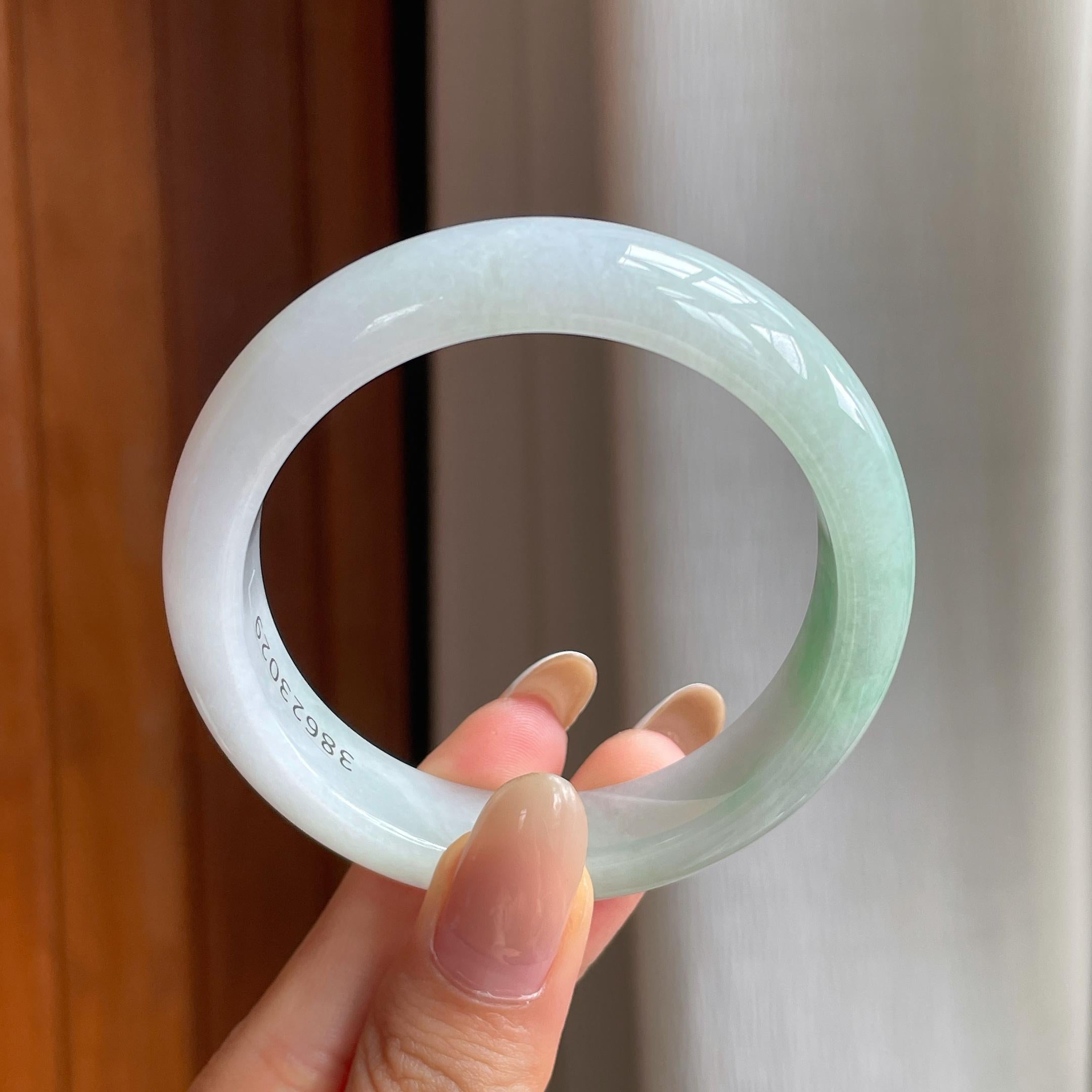 糯冰淡底色翡翠平安镯（53mm)（yc409906）