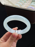 冰种带有淡淡的蓝味正圈翡翠手镯（57mm）