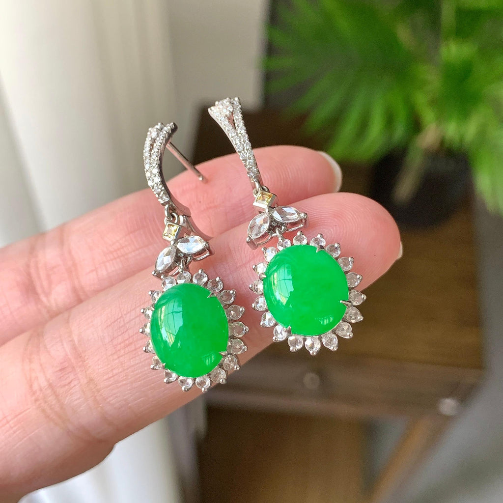 18K金钻镶细糯种翠绿蛋面耳坠（yc248183）