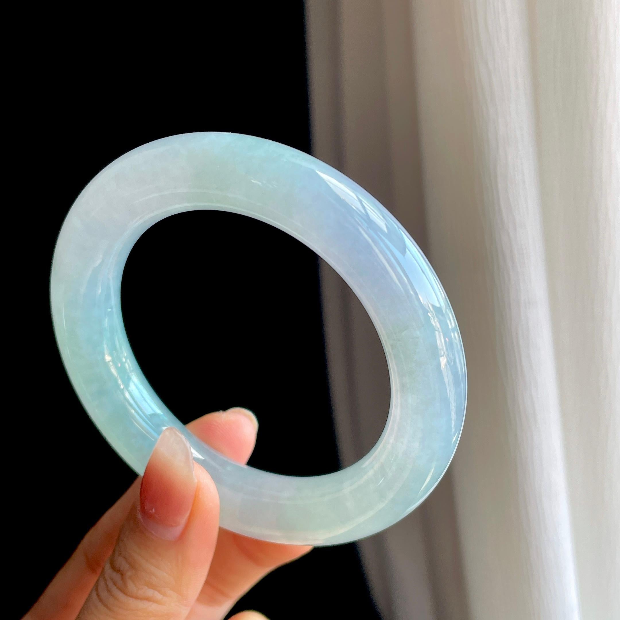 冰种淡底色翡翠圆条手镯（58mm)（yc324017）