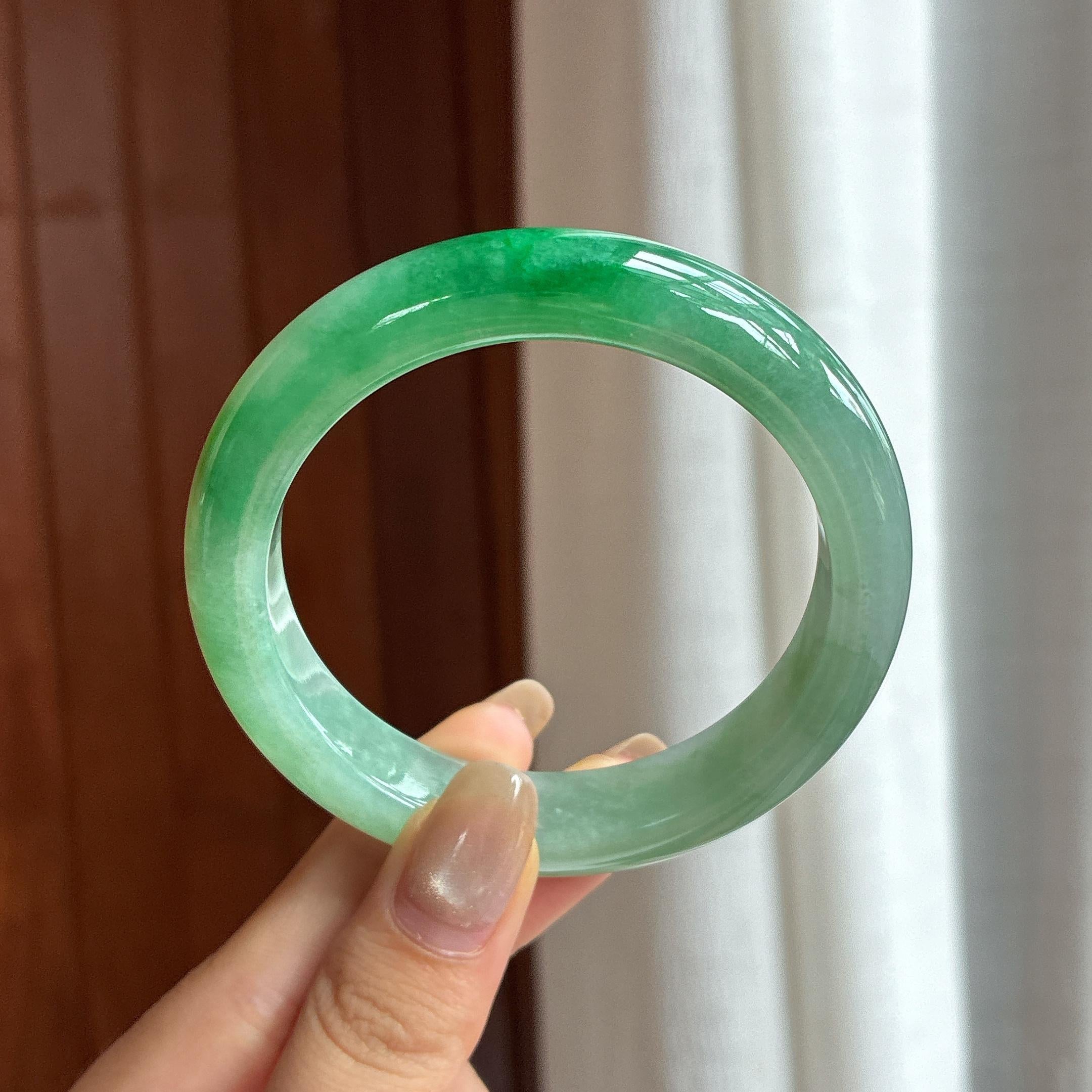 Vòng tay tròn bình an ngọc phỉ thúy Miến Điện tự nhiên loại A màu nước đục băng, vòng 56 (yc451555)