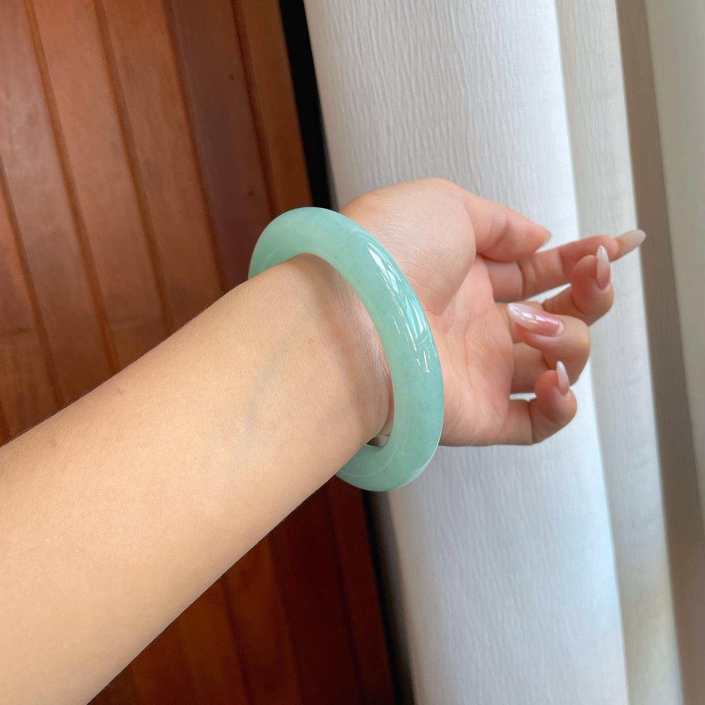 糯冰晴底翡翠圆条手镯（61mm）（yc267503）