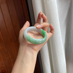 糯冰淡春底带色翡翠宽版镯（52.5mm）（yc400211）