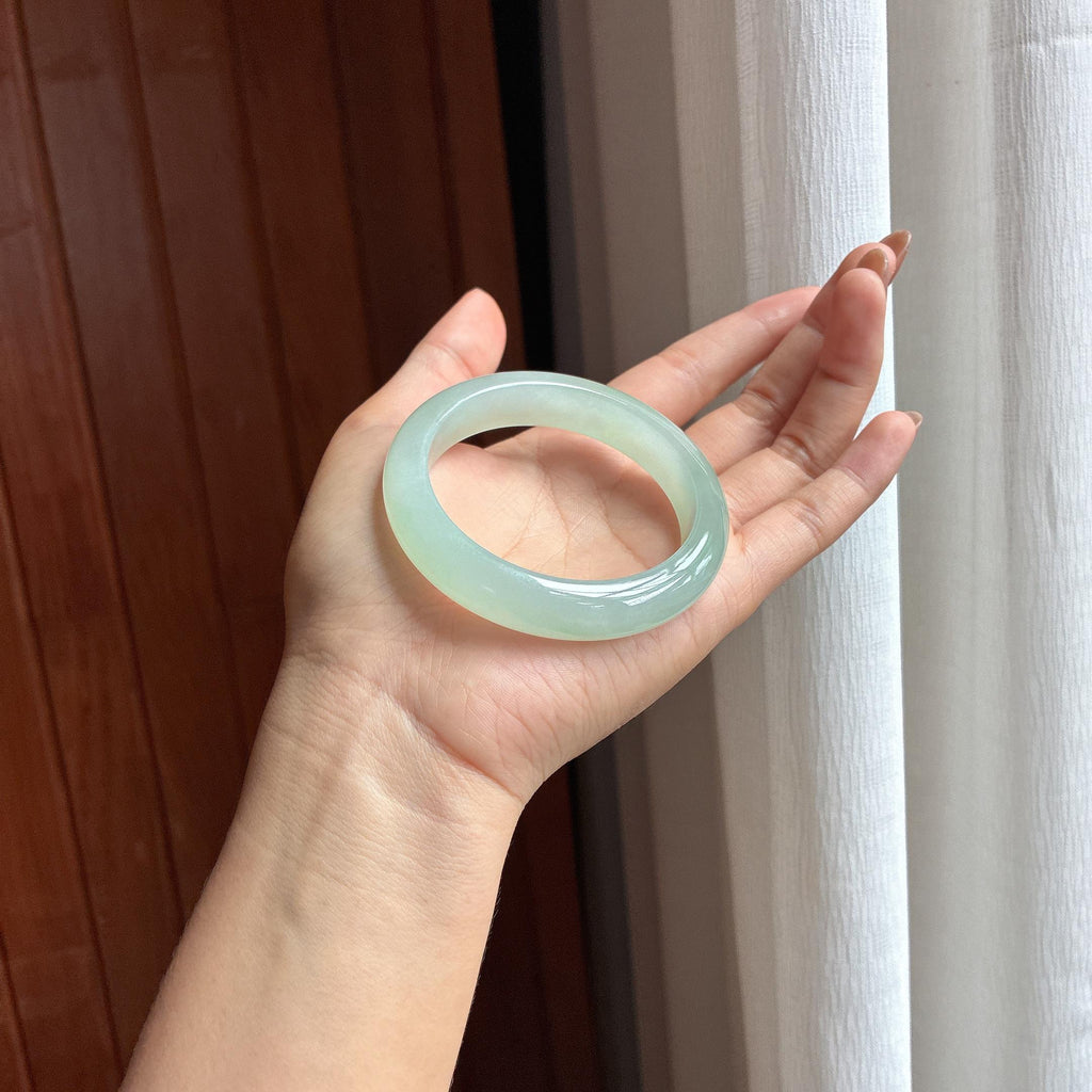 Vòng tay bình an tròn đều, nền băng mỏng dẻo mịn, size 55, ngọc phỉ thúy tự nhiên loại A Myanmar (yc451493)