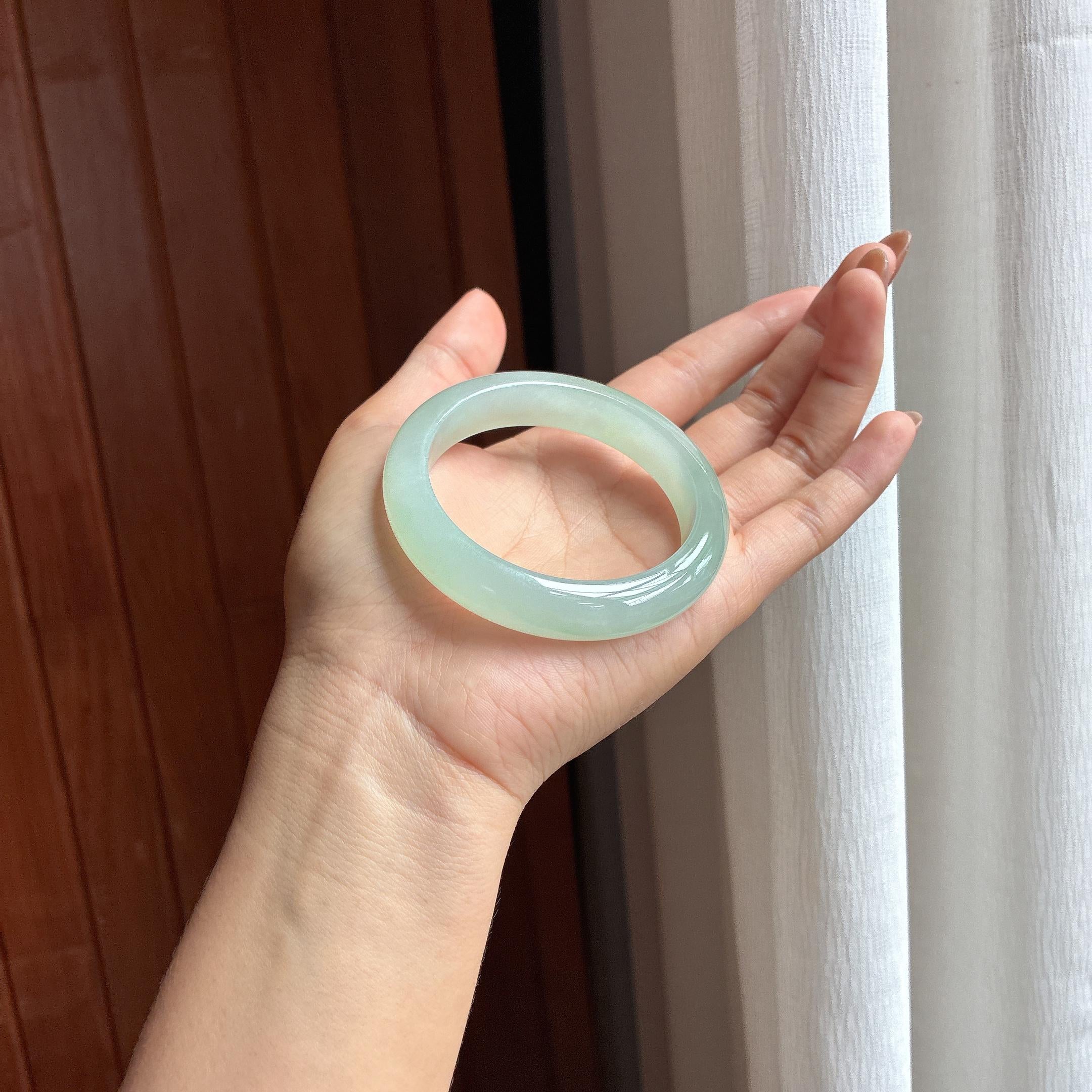 Vòng tay bình an tròn đều, nền băng mỏng dẻo mịn, size 55, ngọc phỉ thúy tự nhiên loại A Myanmar (yc451493)