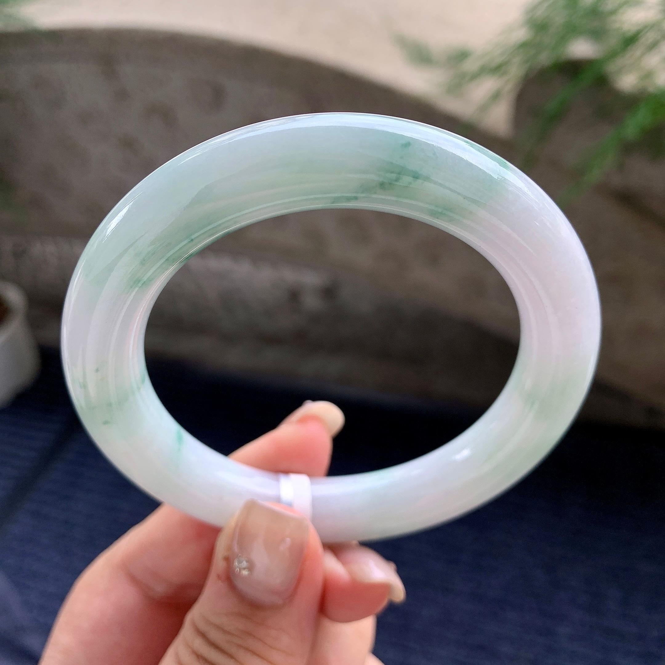 细糯种飘绿花圆条手镯 55.4圈口 天然缅甸A货翡翠（yc464098）