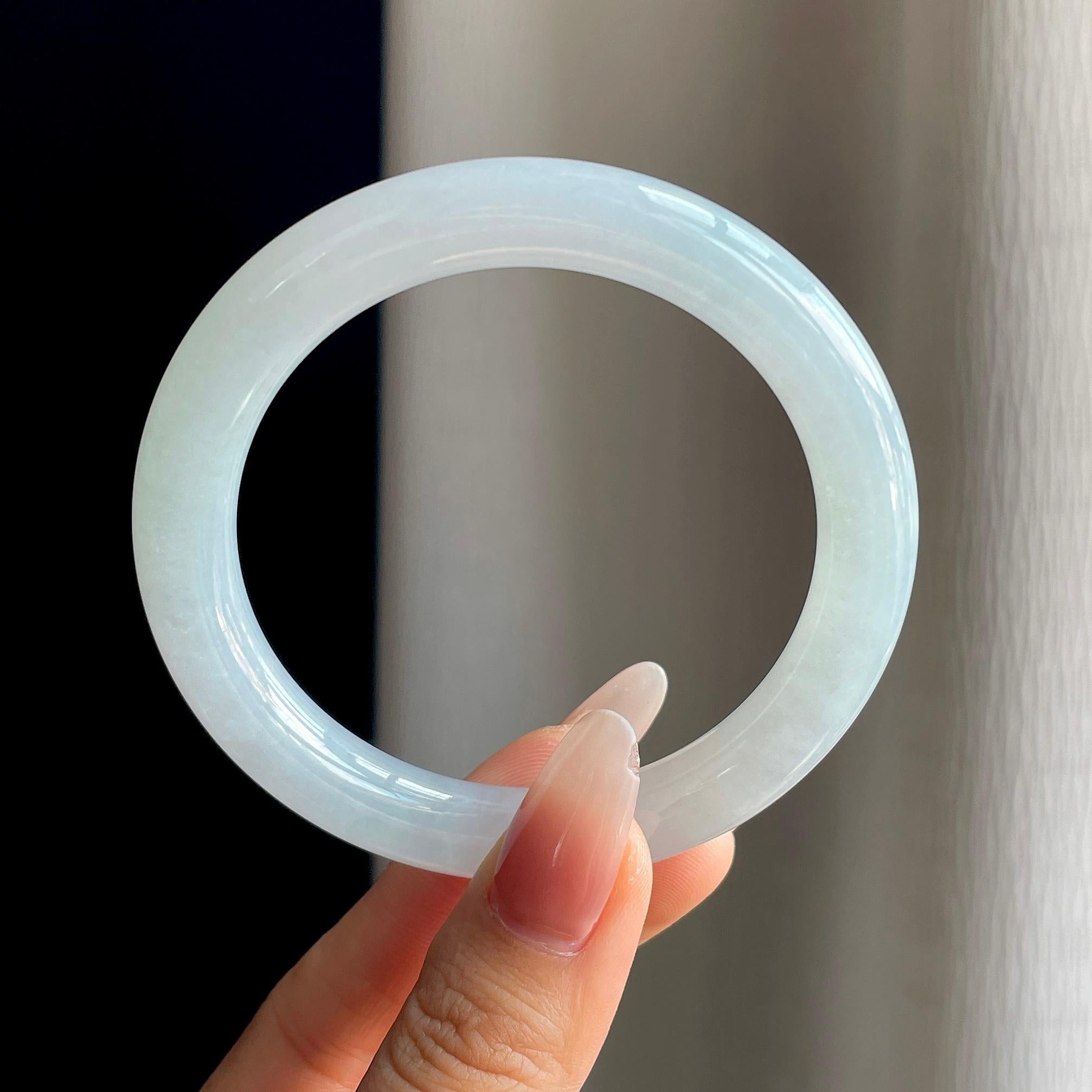 冰种淡底色翡翠圆条手镯（57.2mm）（yc303060）