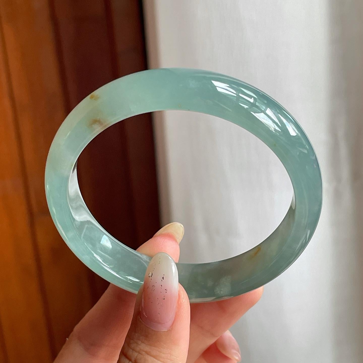 糯冰种湖水绿带黄翡翡翠平安镯（56.3mm）（yc216824）