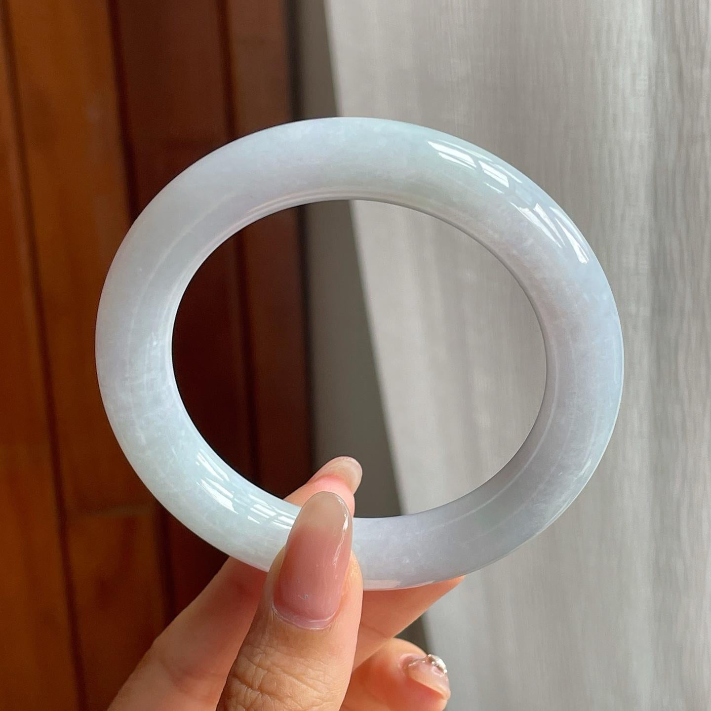 糯冰种淡紫底翡翠圆条手镯（55mm）
