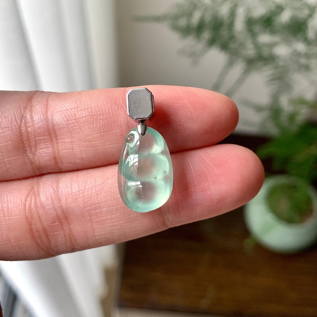 18K金钻镶冰种淡晴底福豆吊坠（yc257222）