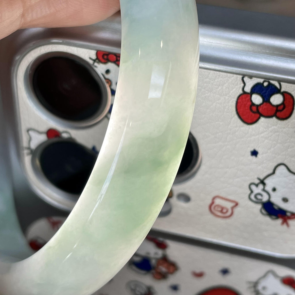 大圈口    细糯种晴底飘绿正圈平安镯59.3圈     天然缅甸A货翡翠（yc425985）