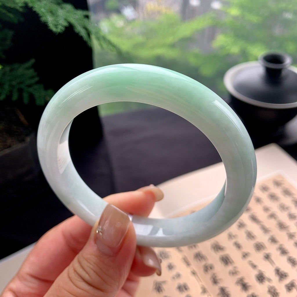 大圈口 细糯种淡晴底飘绿正圈平安镯 58.8圈口 天然缅甸A货翡翠（yc473058）