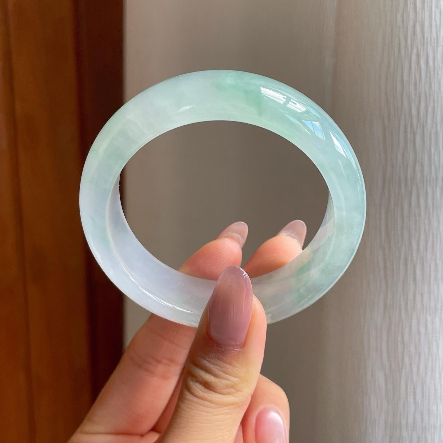 冰种淡椿彩翡翠平安镯（53.6mm）（yc284562）
