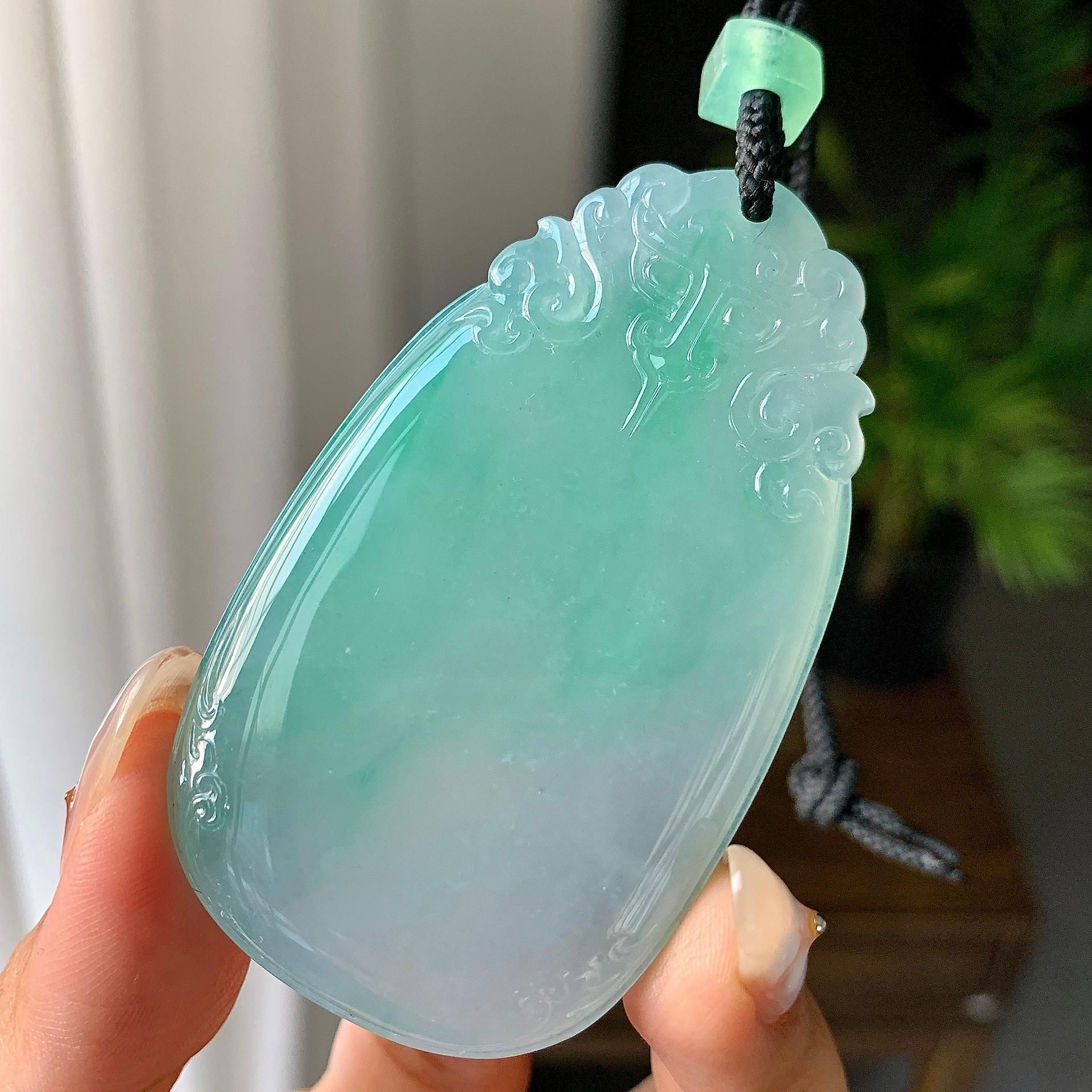 糯冰种飘绿仿古牌挂件（yc246702）