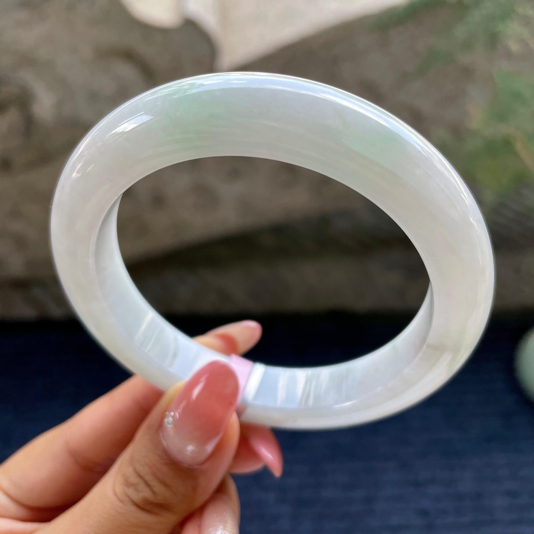 大圈口     细糯种飘绿花正圈平安镯59.8圈      天然缅甸A货翡翠（yc426009）