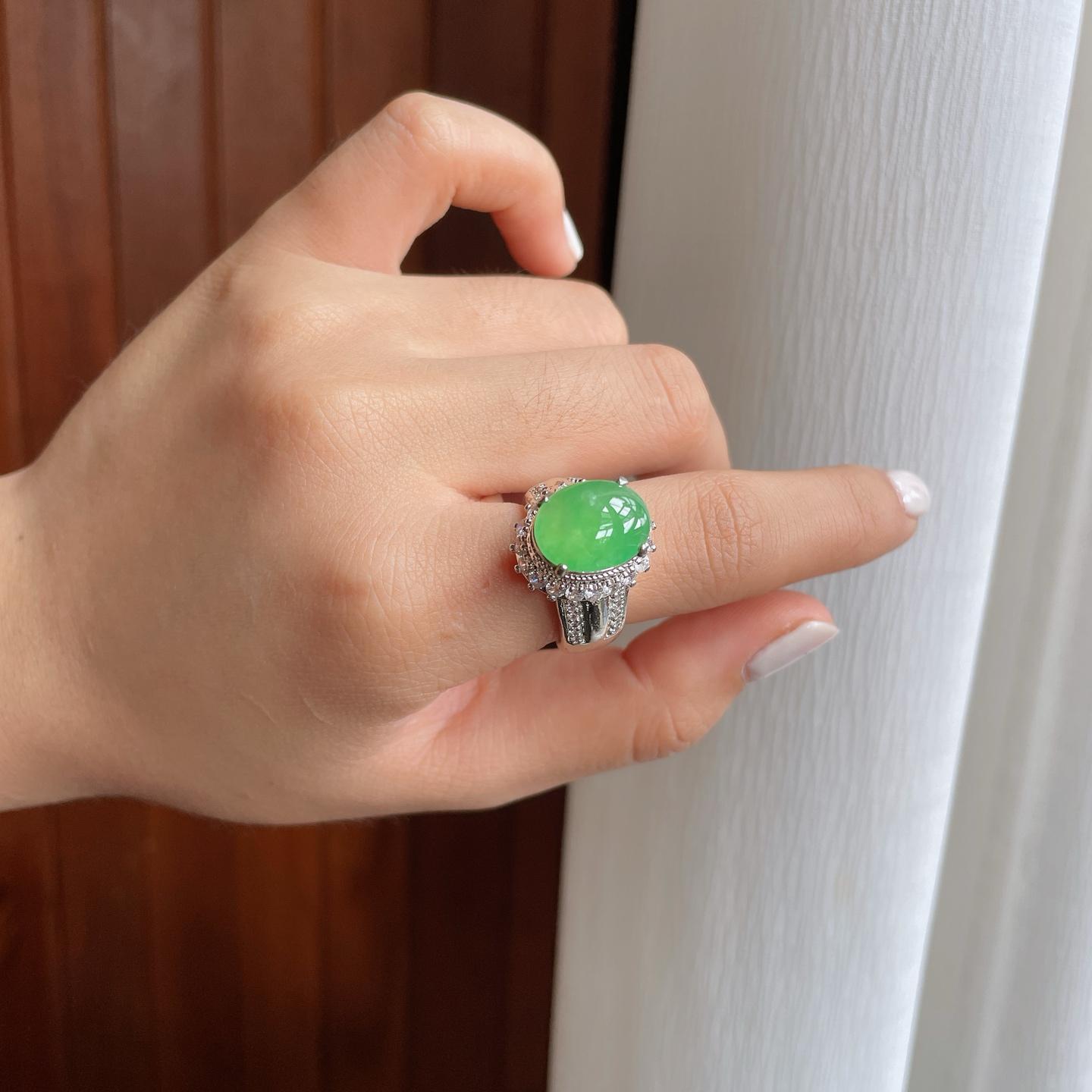 铜托冰种翡翠果绿蛋面（yc253143）