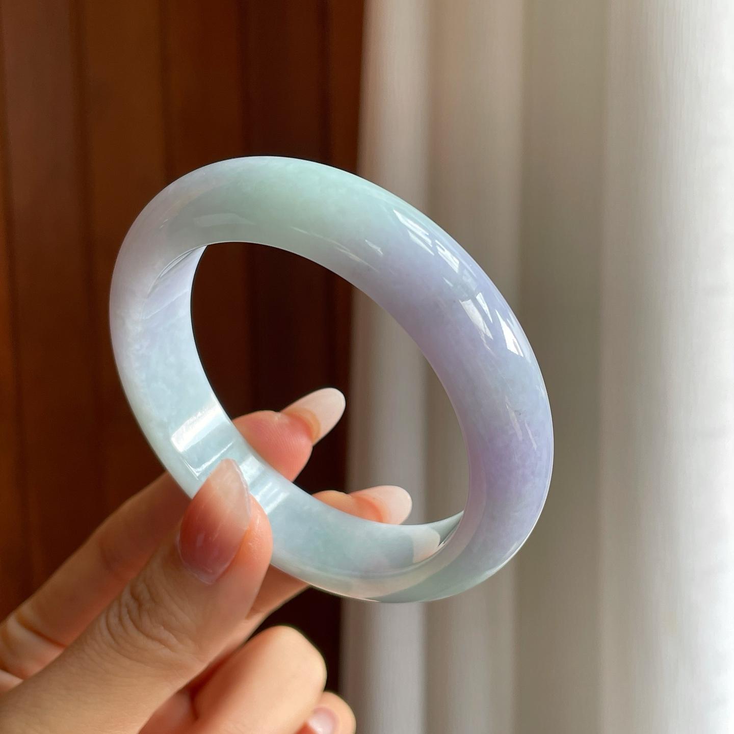 糯冰春带彩翡翠平安镯（57.5mm）（yc310545）