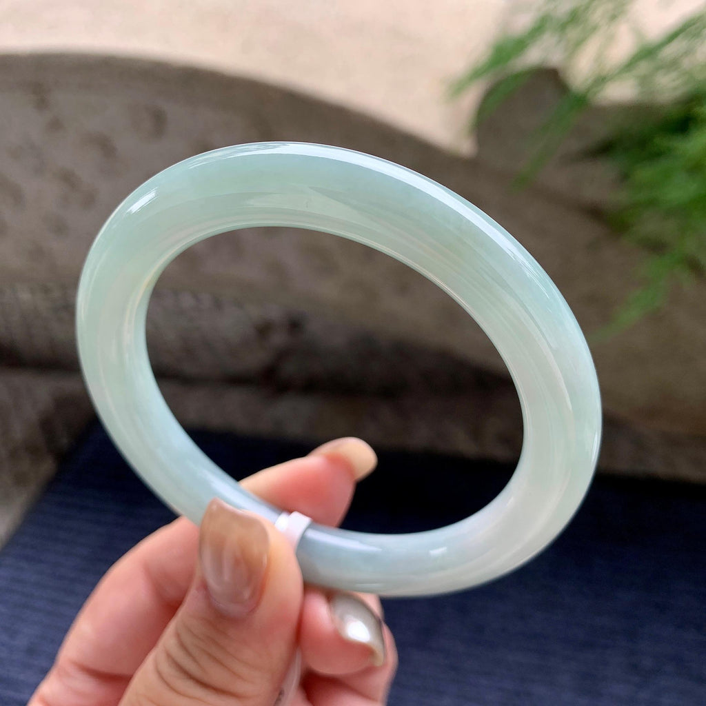 细糯种淡晴底圆条手镯  58圈口  天然缅甸A货翡翠（yc439253）