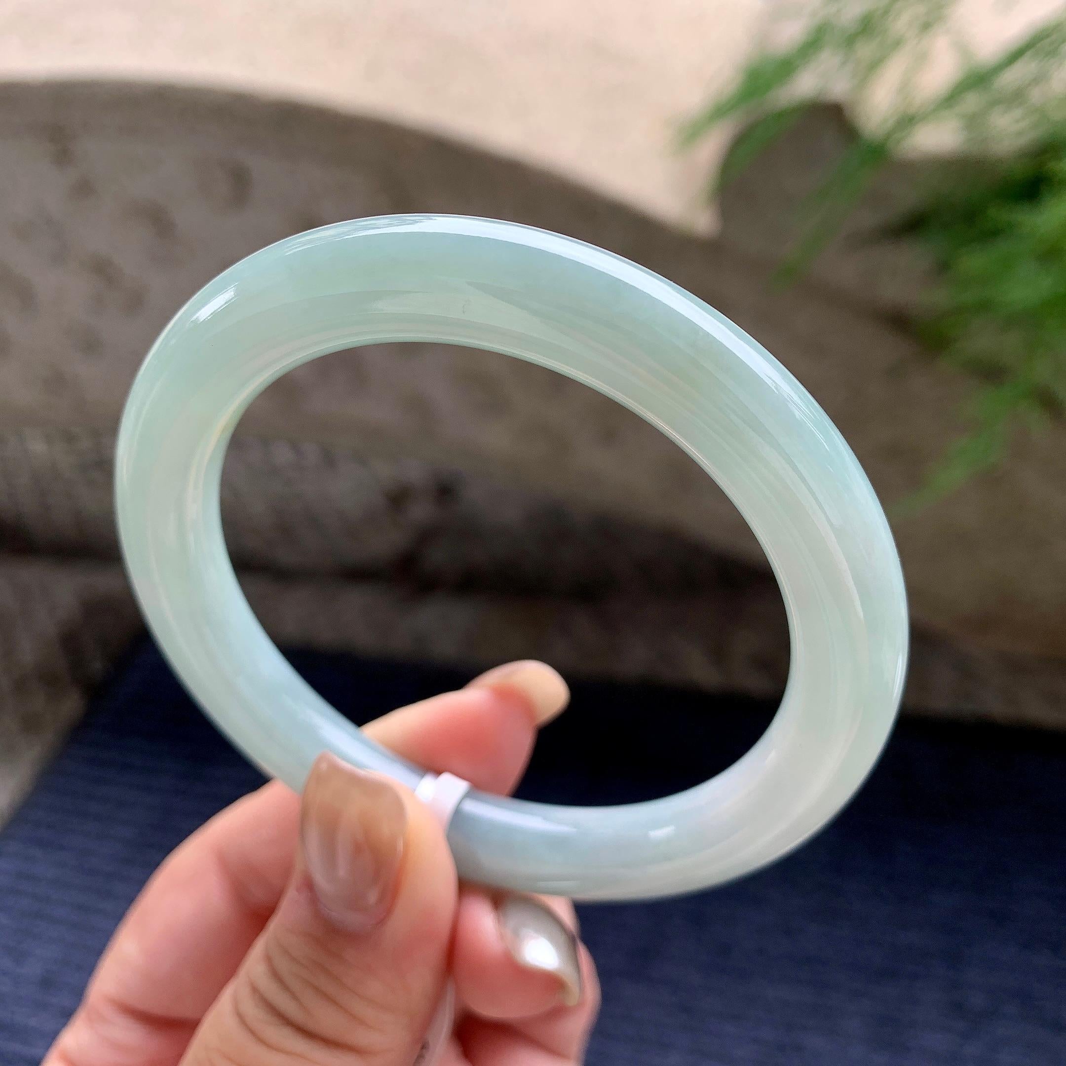 细糯种淡晴底圆条手镯  58圈口  天然缅甸A货翡翠（yc439253）