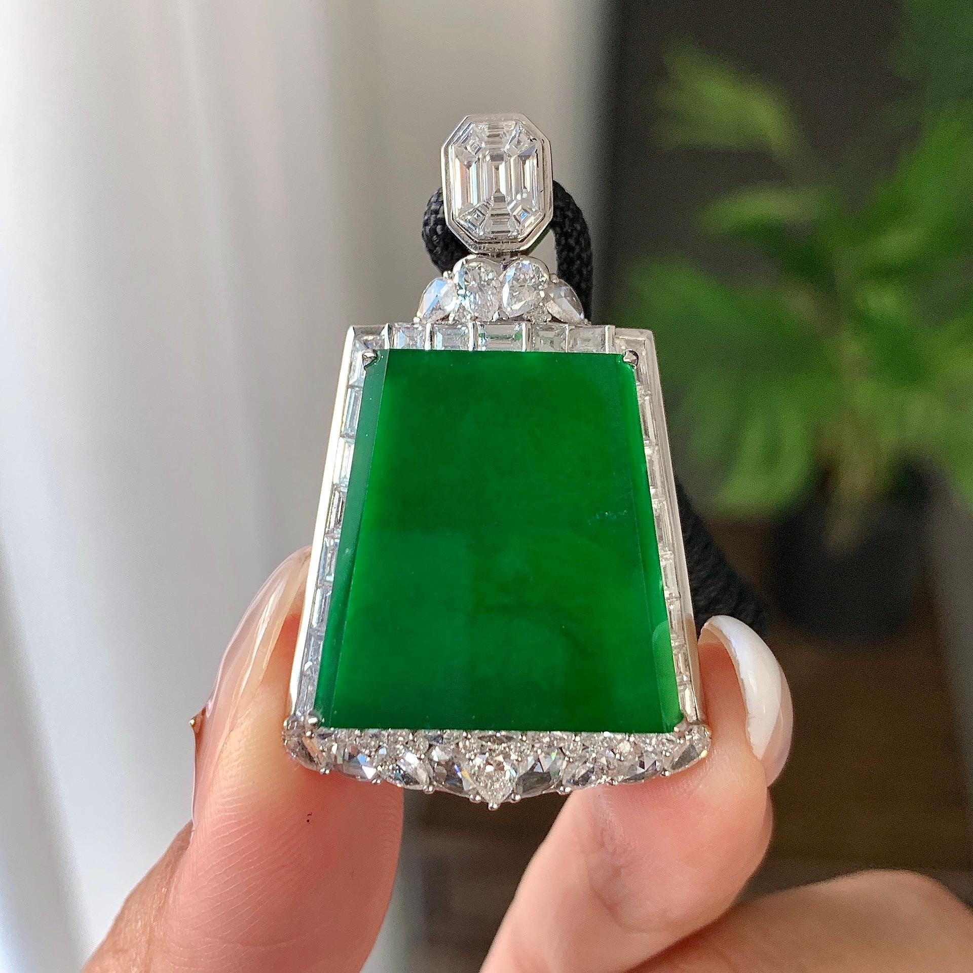 18k金钻镶糯冰种满绿无事牌吊坠（yc242678）