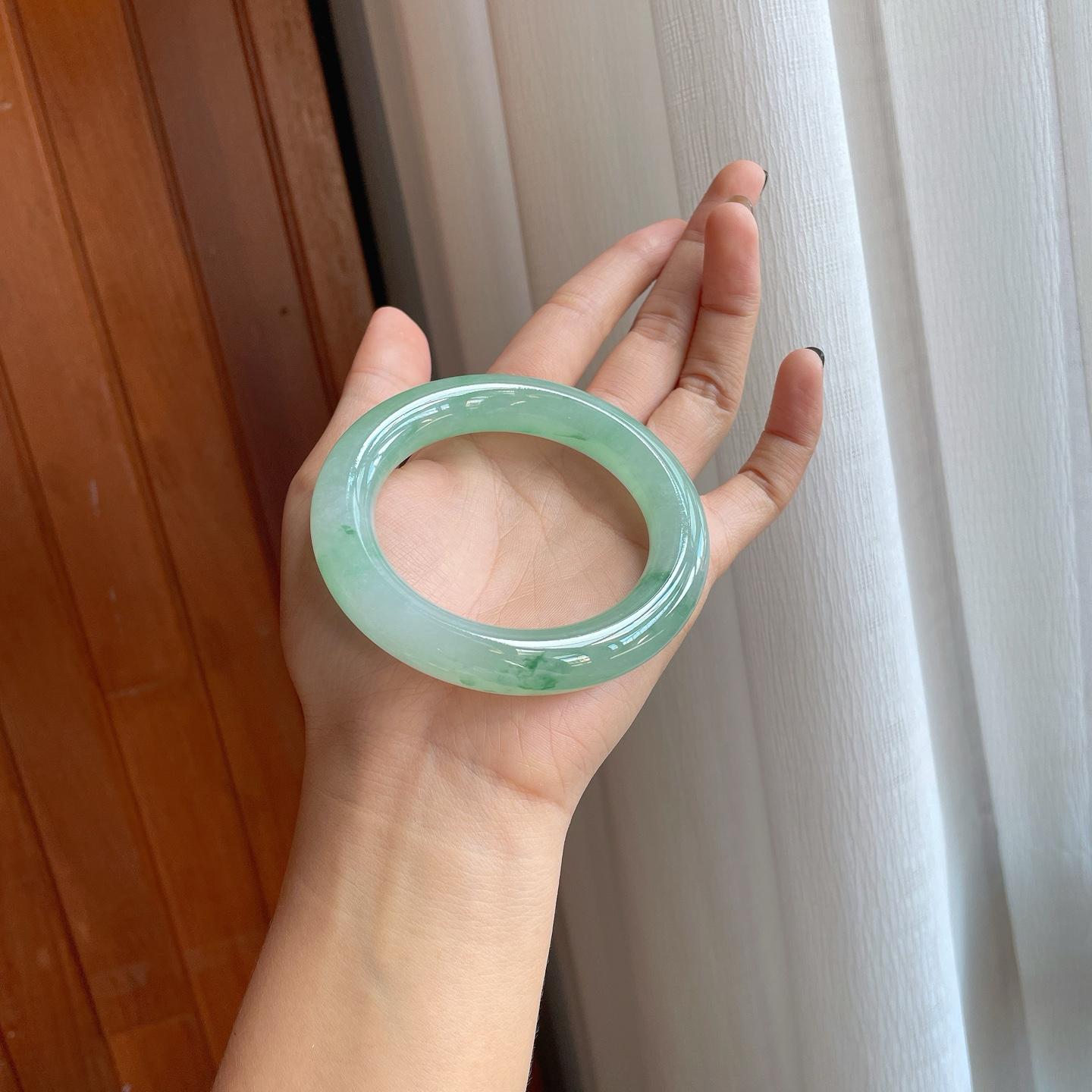 冰种晴绿底飘花翡翠圆条手镯（57mm）（yc279363）