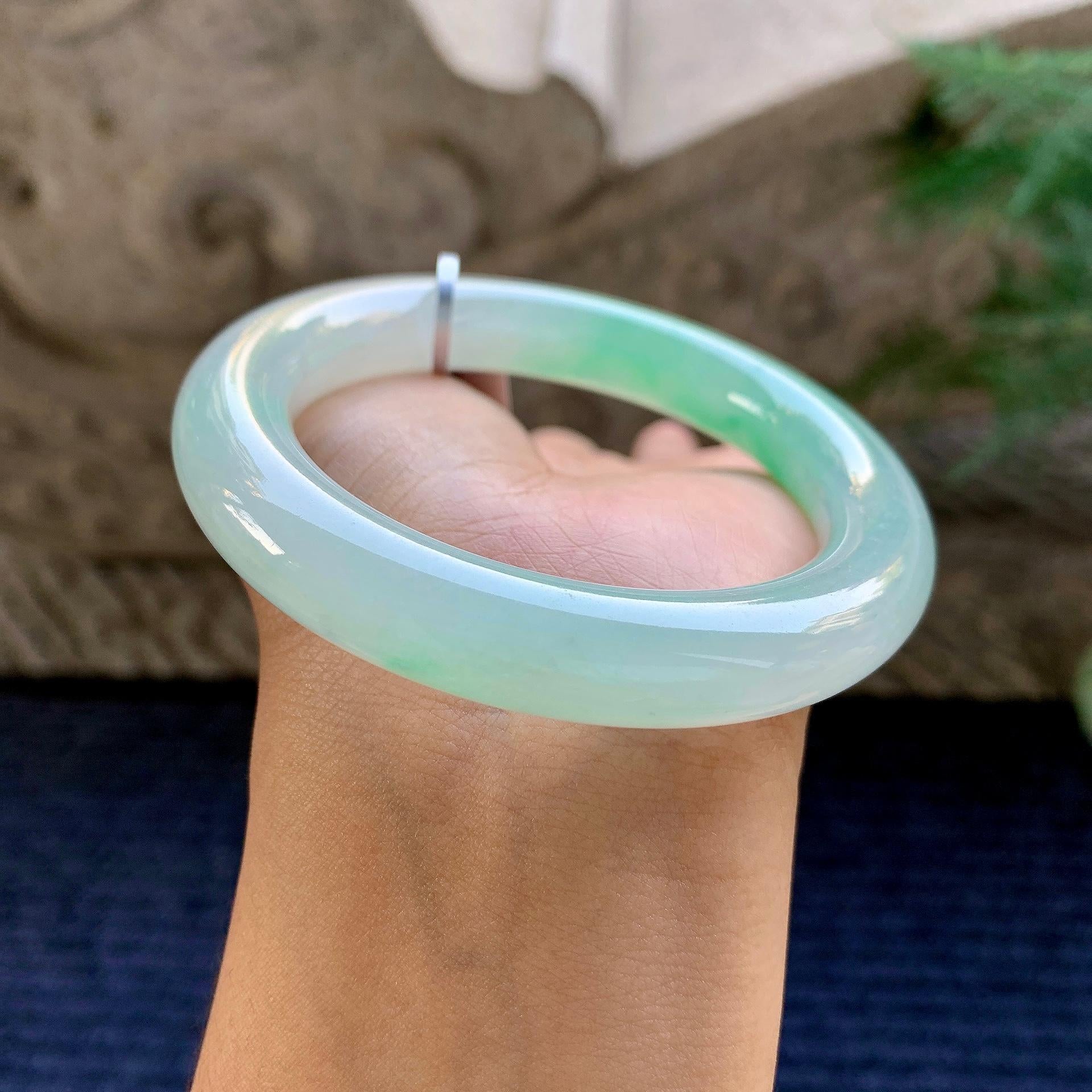 糯冰种翠绿圆条手镯（56.3mm）（yc243459）