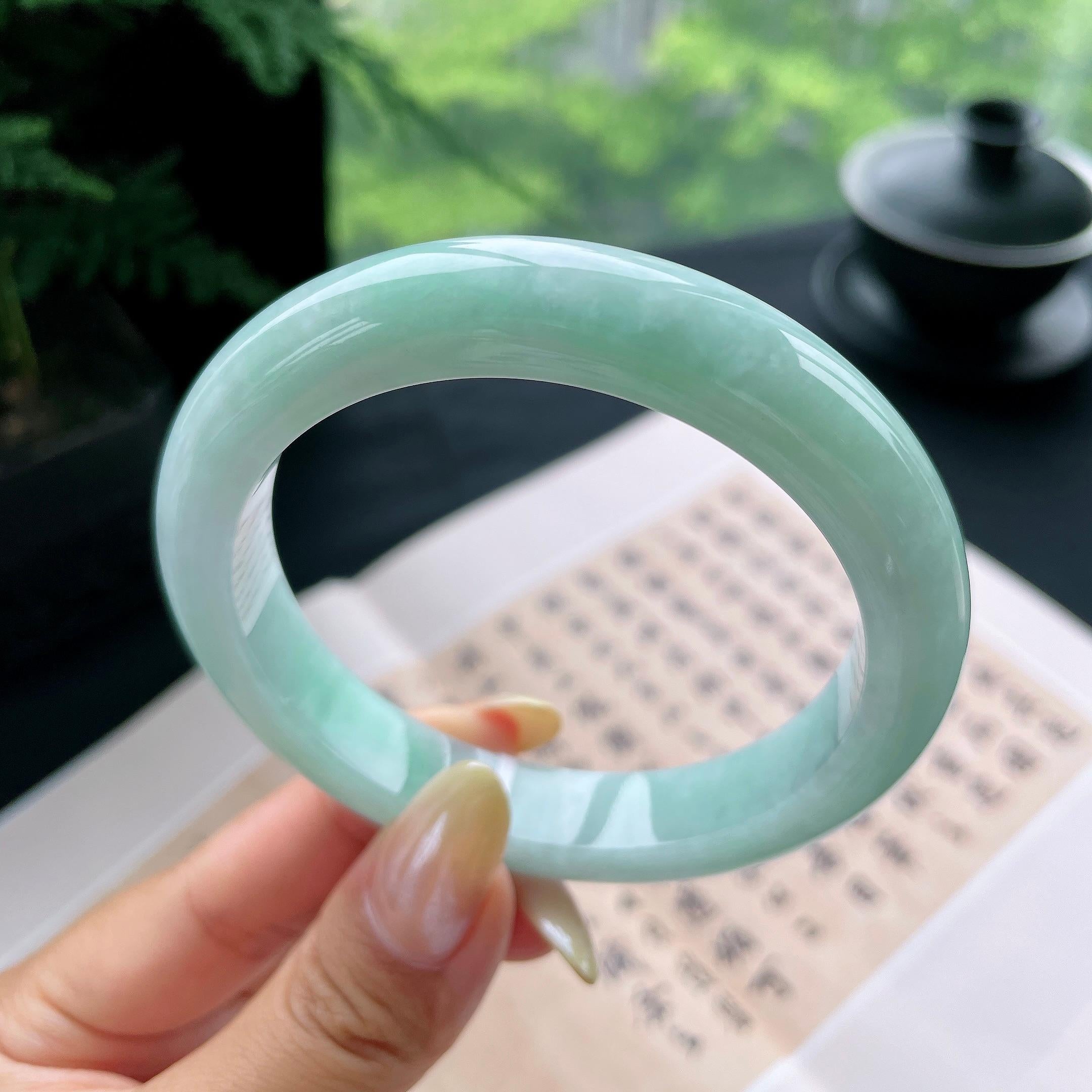 大圈口 细糯种晴底飘绿正圈平安镯60.2圈 天然缅甸A货翡翠（yc473057）