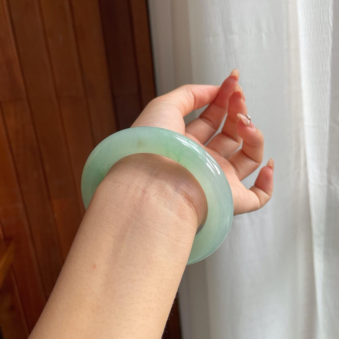 糯冰种晴底飘绿花翡翠圆条手镯（57mm）（yc198346）