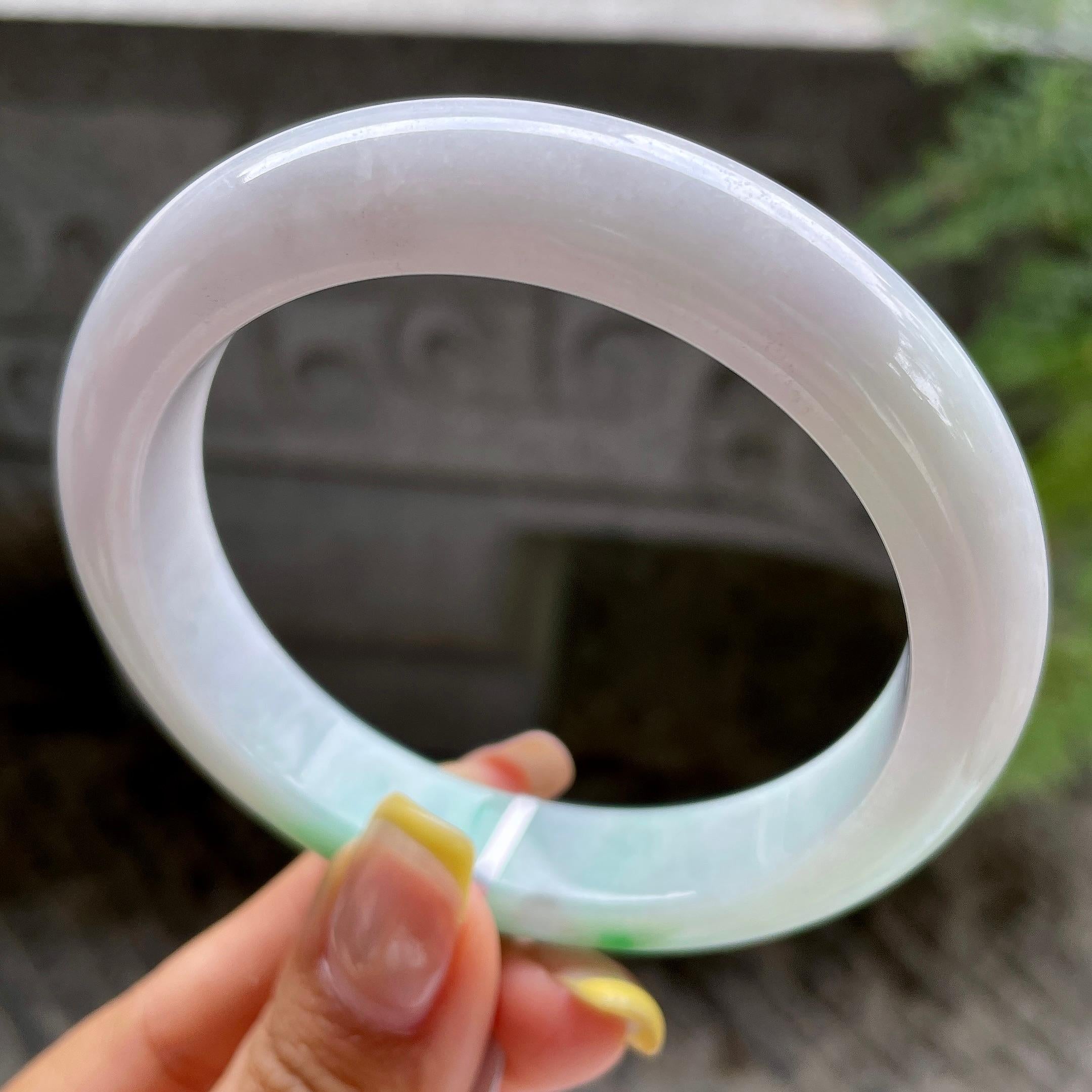大圈口      细糯种飘绿正圈平安镯60.8圈         天然缅甸A货翡翠（yc389241）