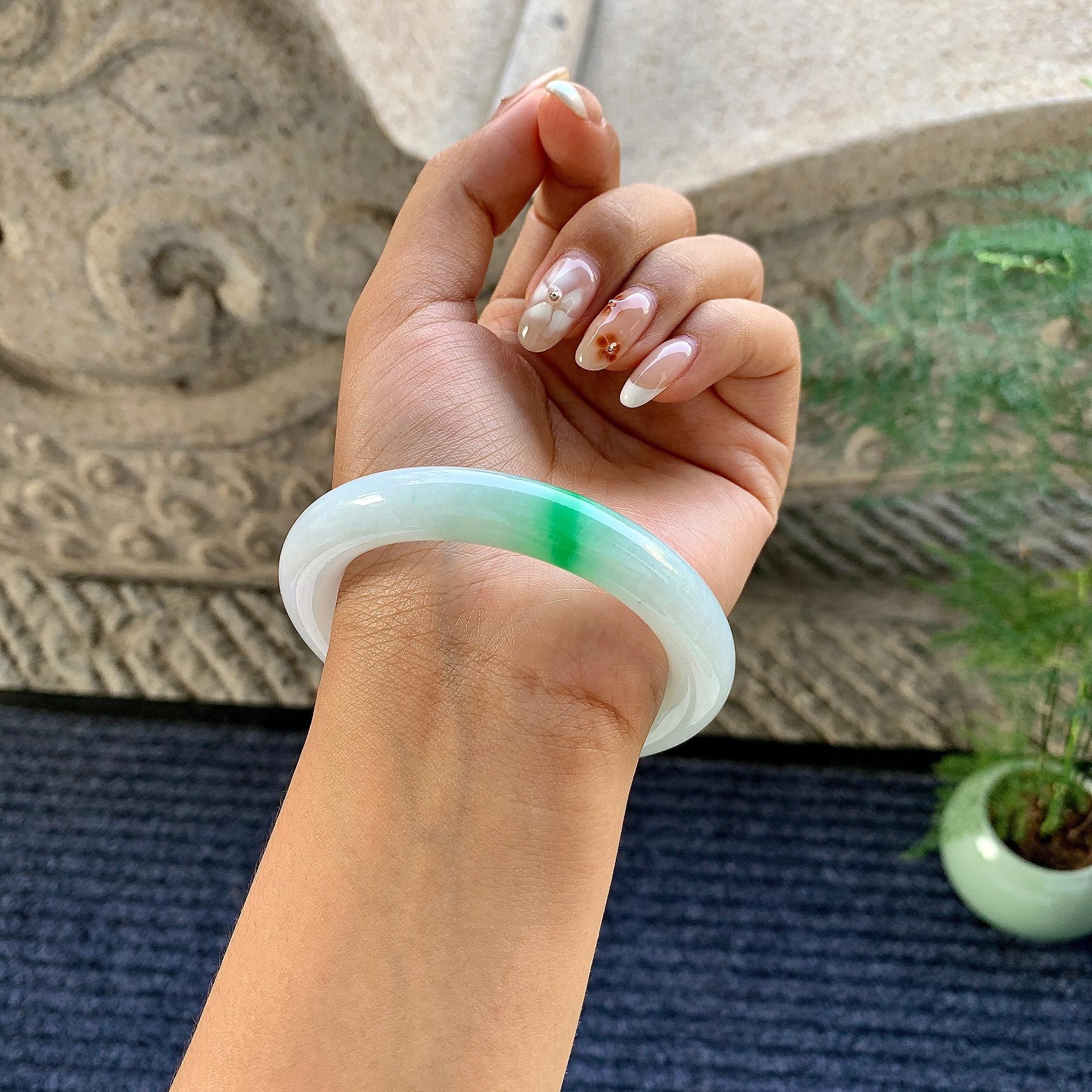 细糯种飘绿圆条手镯（56.6mm）（yc248100）