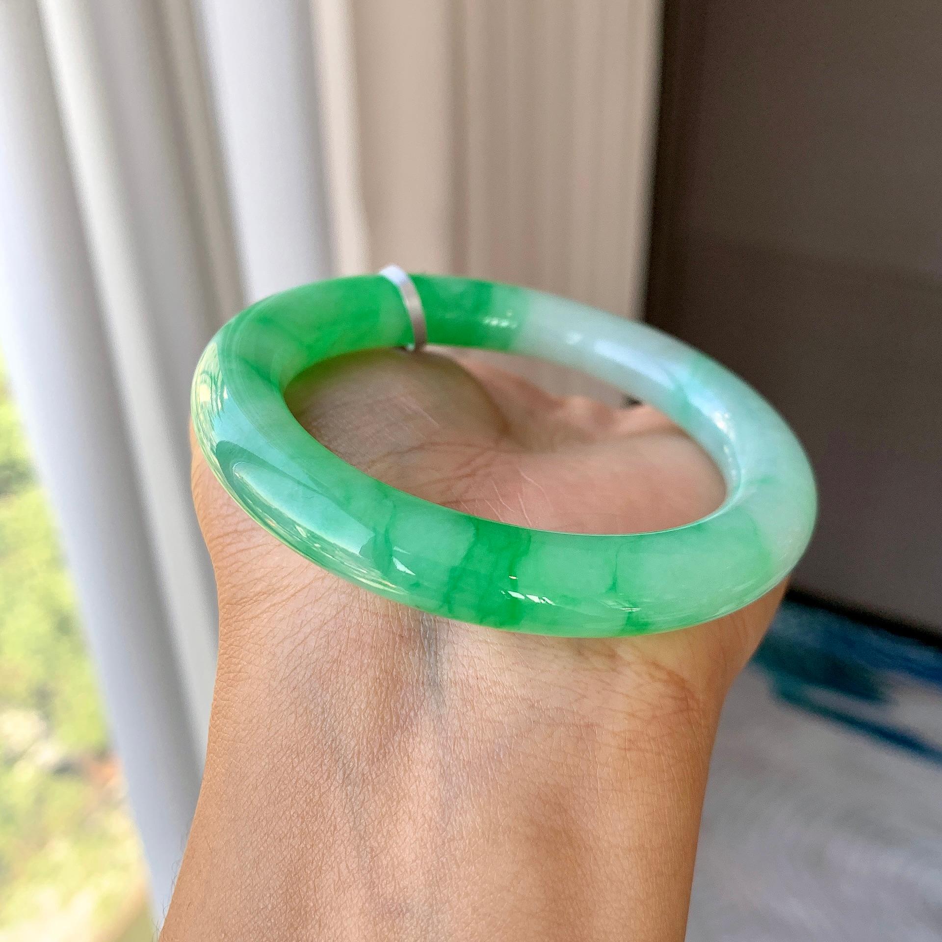 糯冰种翠绿圆条手镯（53mm）（yc290115）