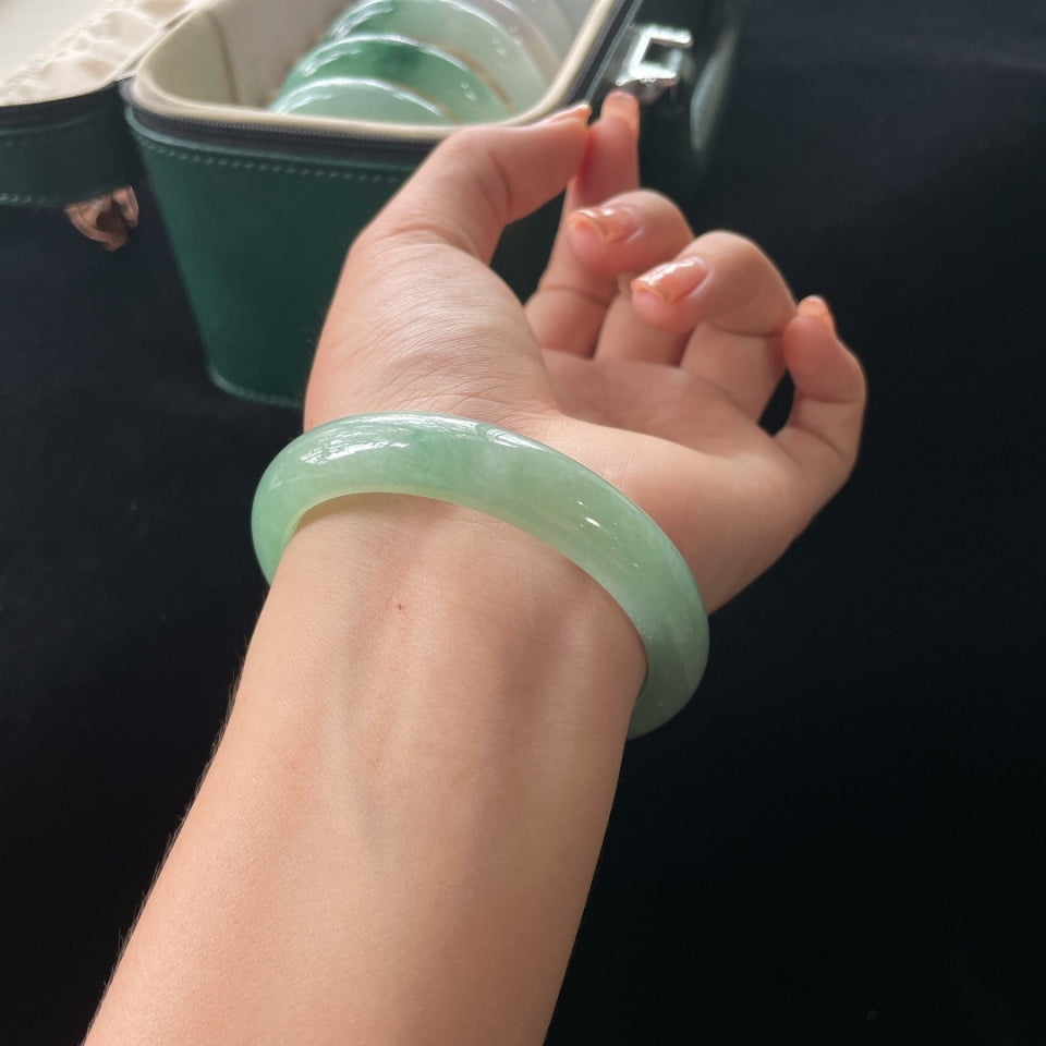 糯冰湖水绿正圈翡翠手镯（57mm）（yc019482）