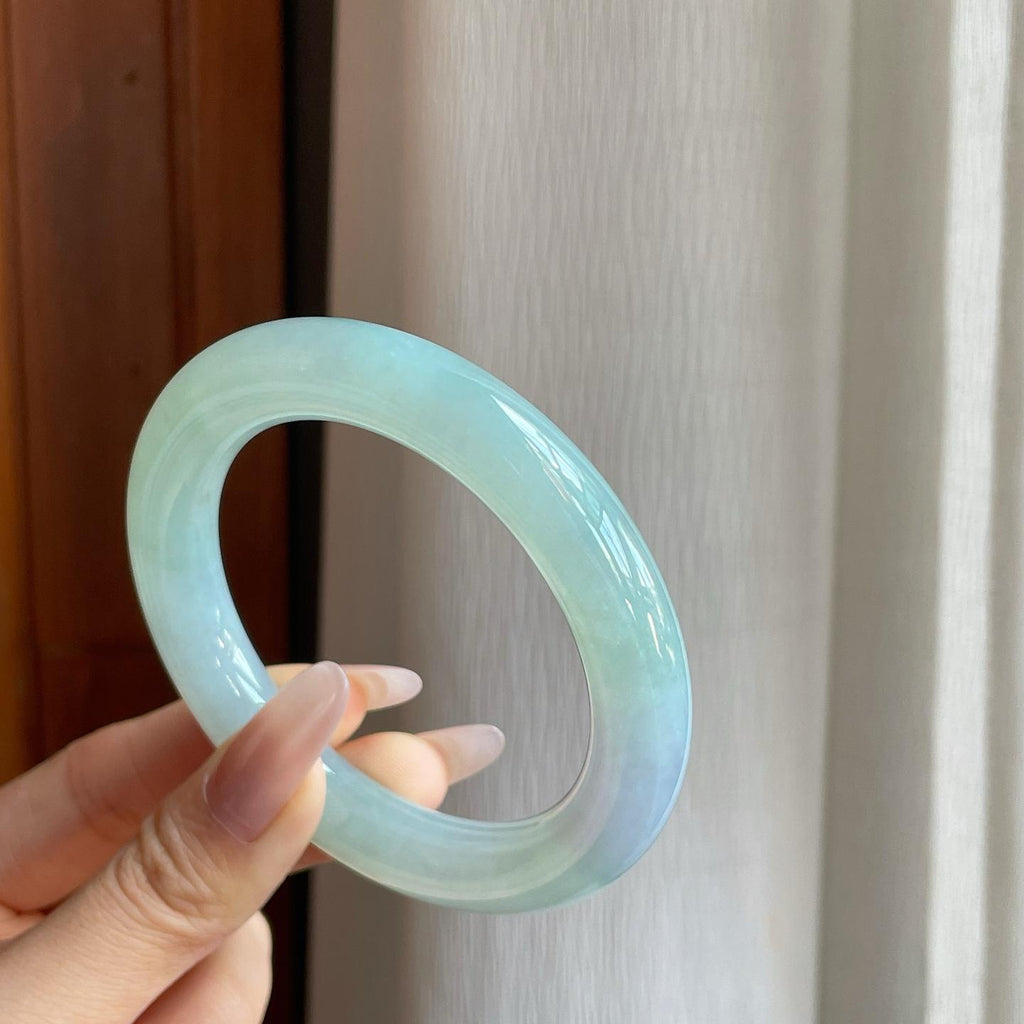 糯冰淡椿底翡翠圆条手镯（56.8mm）（yc282515）