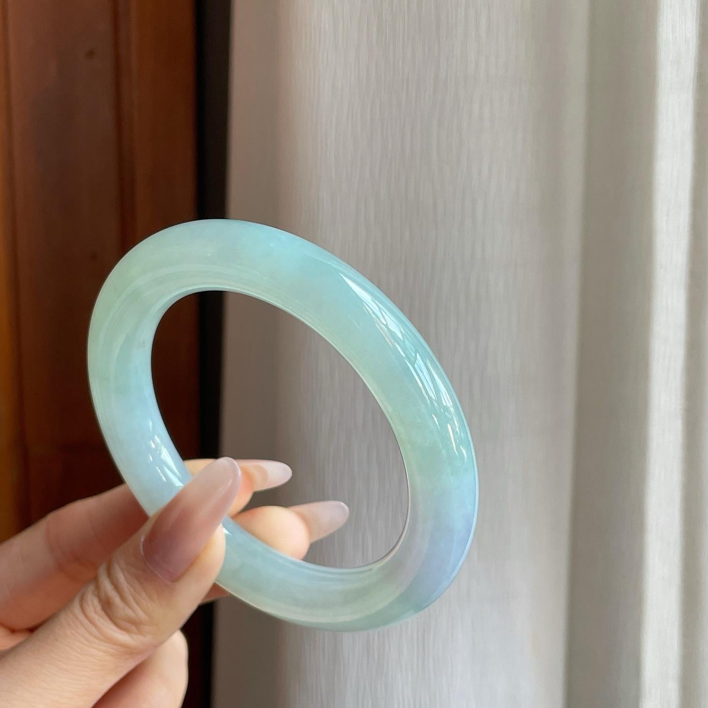 糯冰淡椿底翡翠圆条手镯（56.8mm）（yc282515）