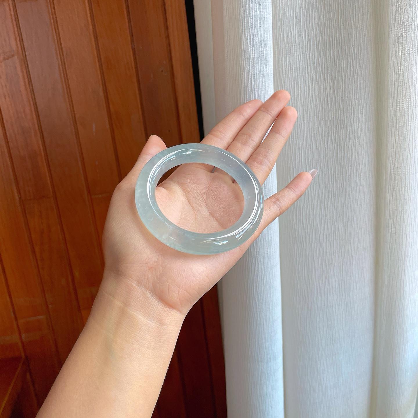 冰玻种雪花棉翡翠圆条手镯（57mm）（yc318614）