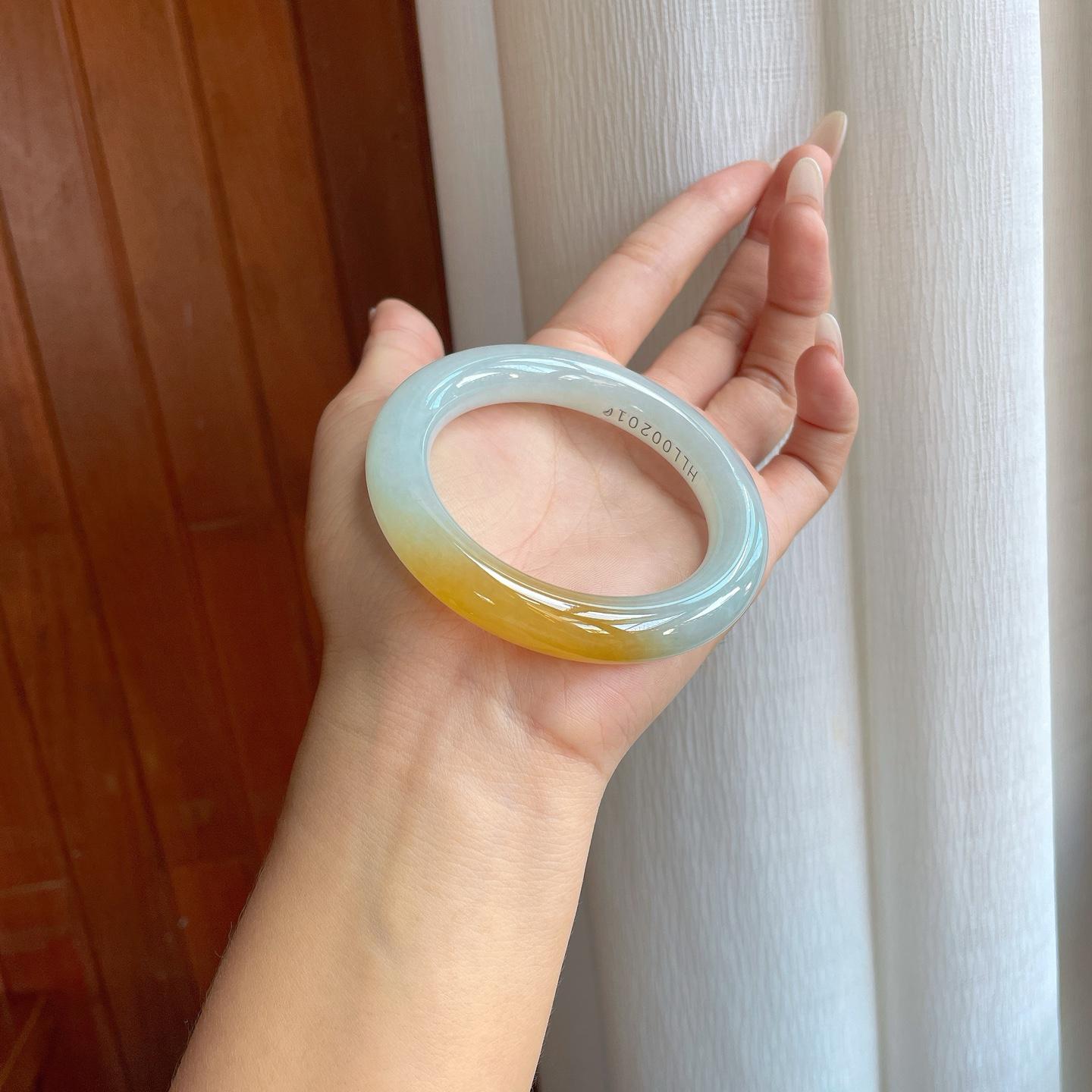 糯冰带黄翡翡翠圆条手镯（55mm）（yc264129）