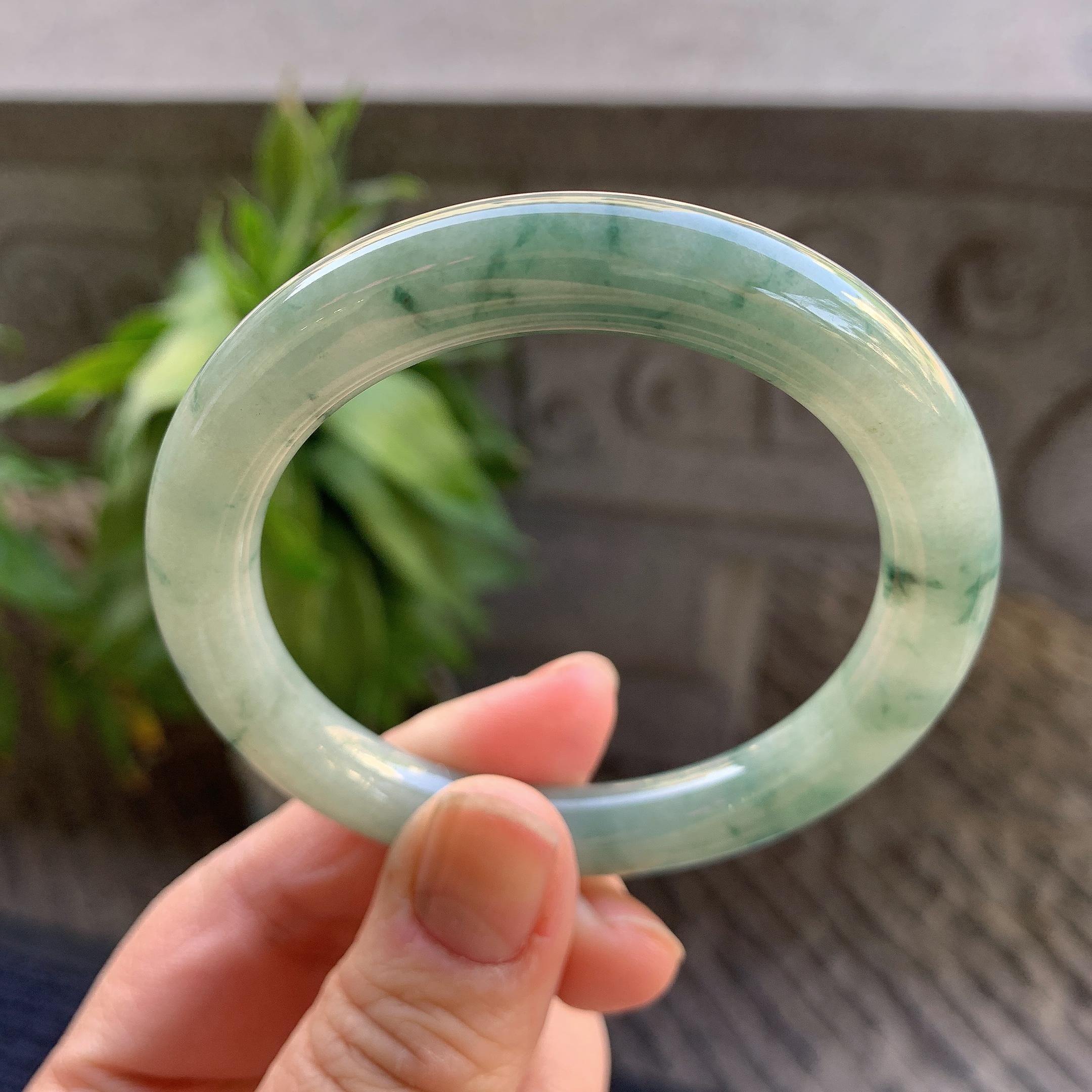 小圈口 细糯种飘绿花圆条手镯53圈口 天然缅甸A货翡翠（yc330300）