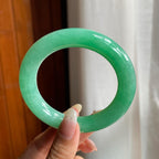 糯冰满绿翡翠圆条手镯（53.5mm）（yc221857）