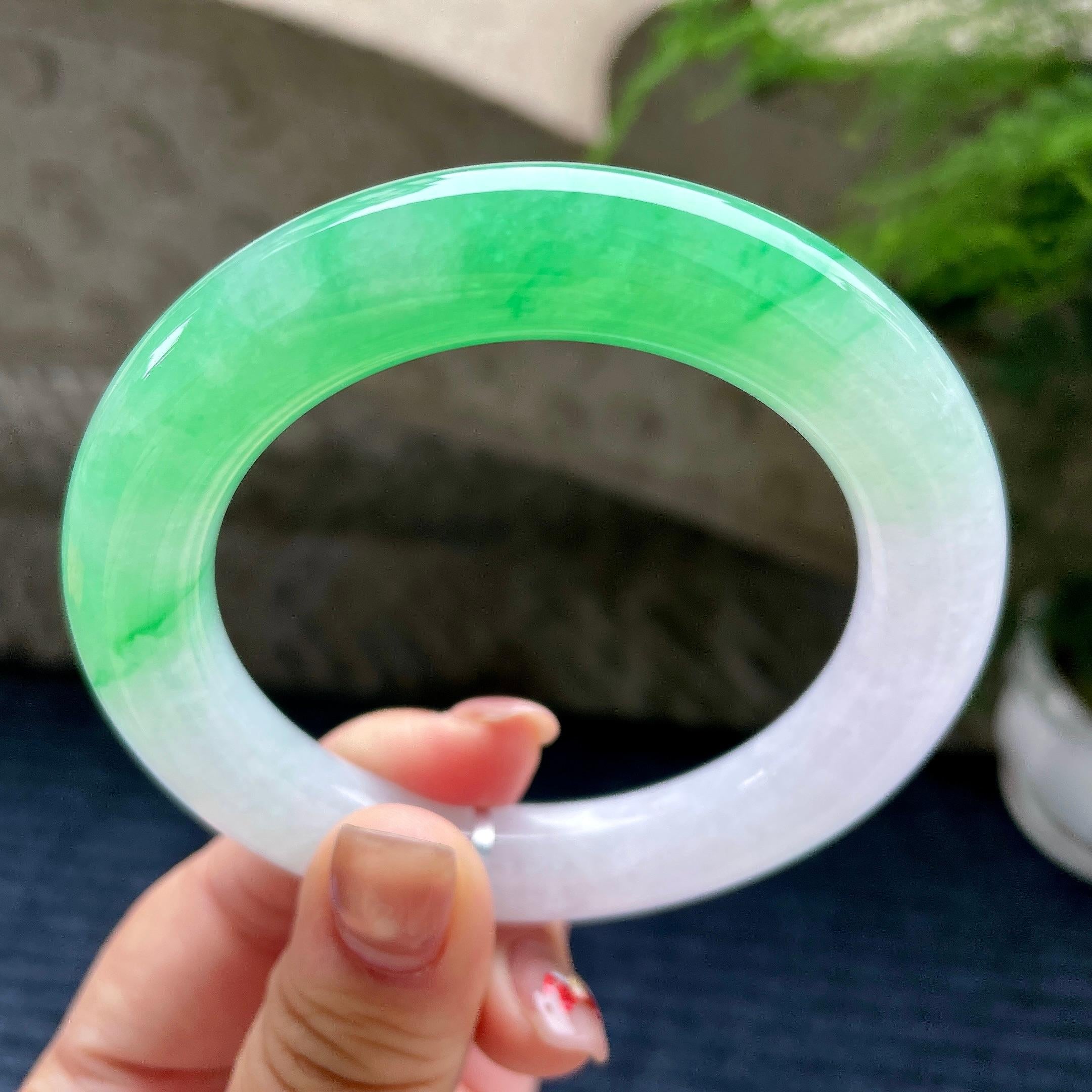 大圈口 糯冰种淡春彩阳绿圆条手镯59.2圈口 天然缅甸A货翡翠（yc350656）