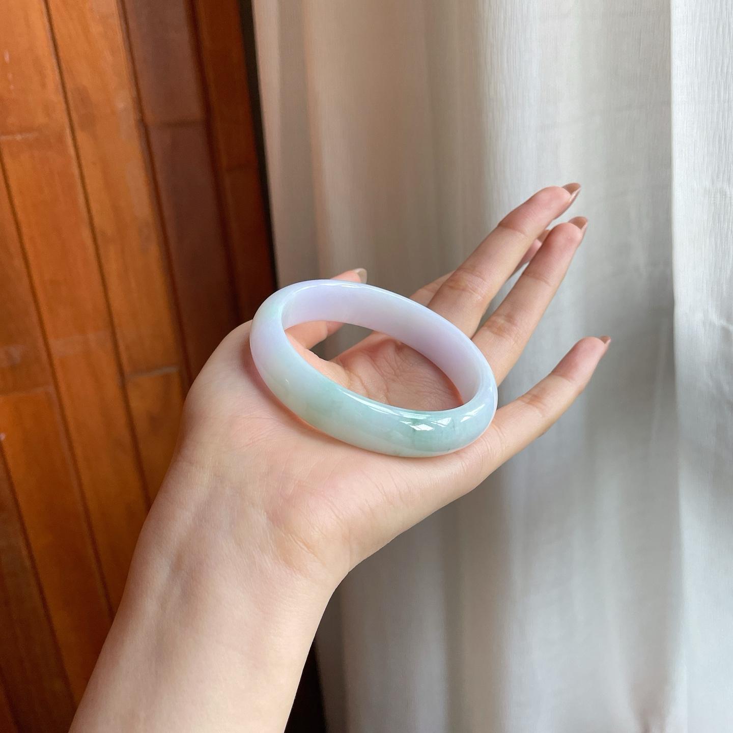 糯冰春带彩翡翠贵妃镯（56mm)（yc361756）