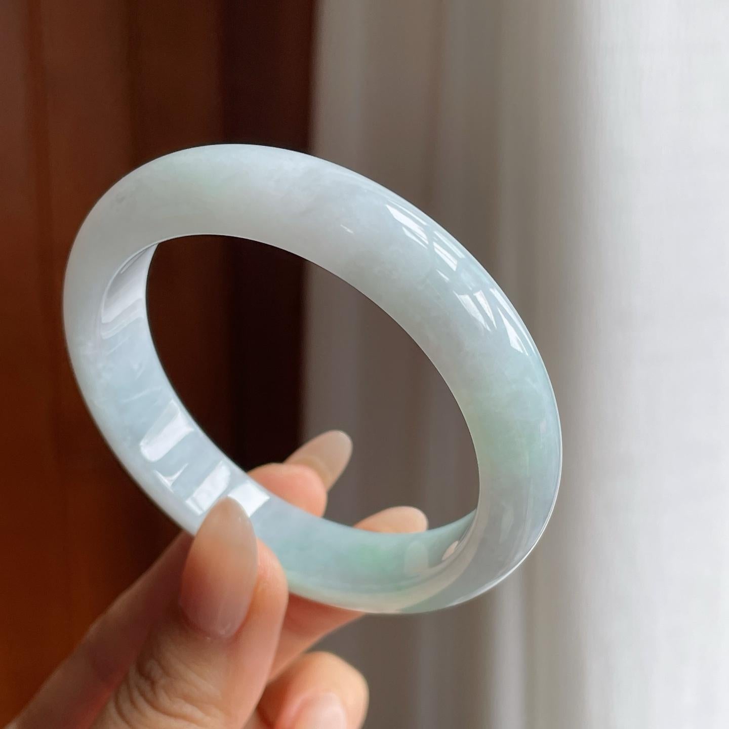 糯种带色翡翠平安镯（56.2mm）（yc240462）