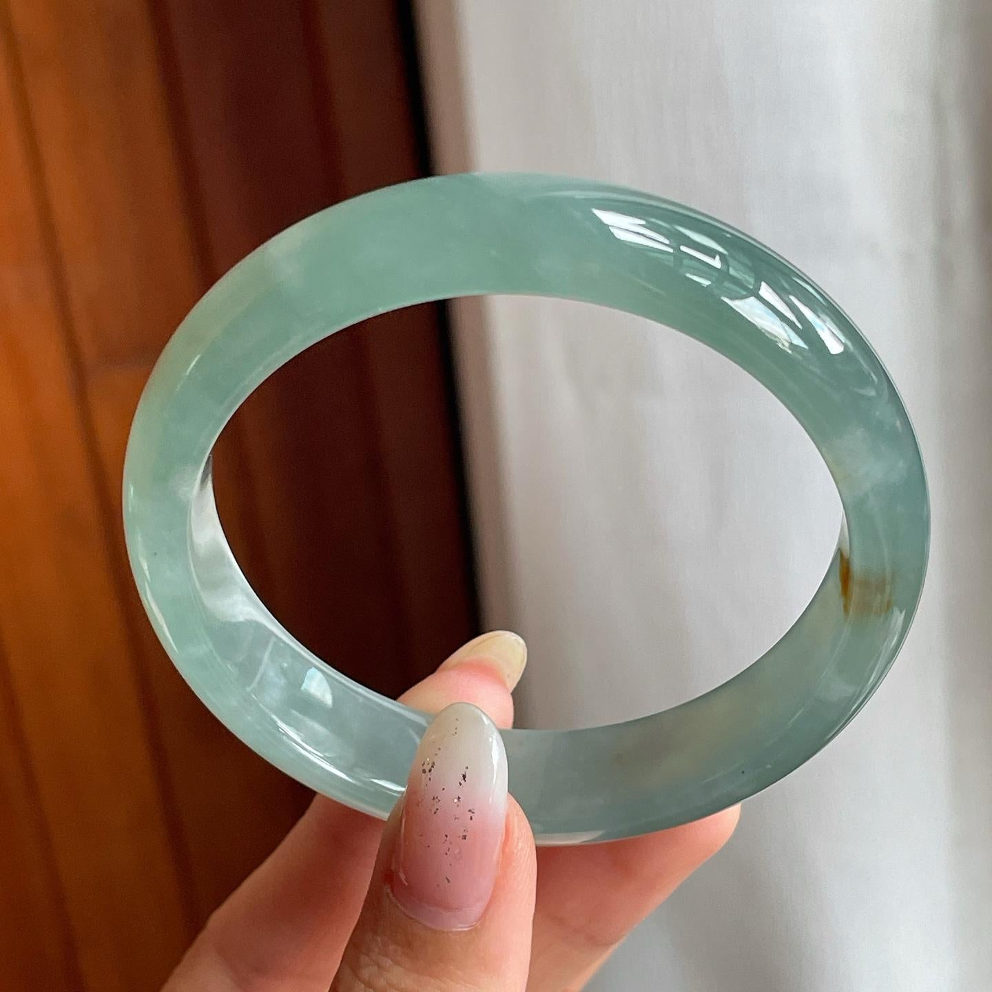 糯冰种湖水绿带黄翡翡翠平安镯（56.3mm）（yc220878）